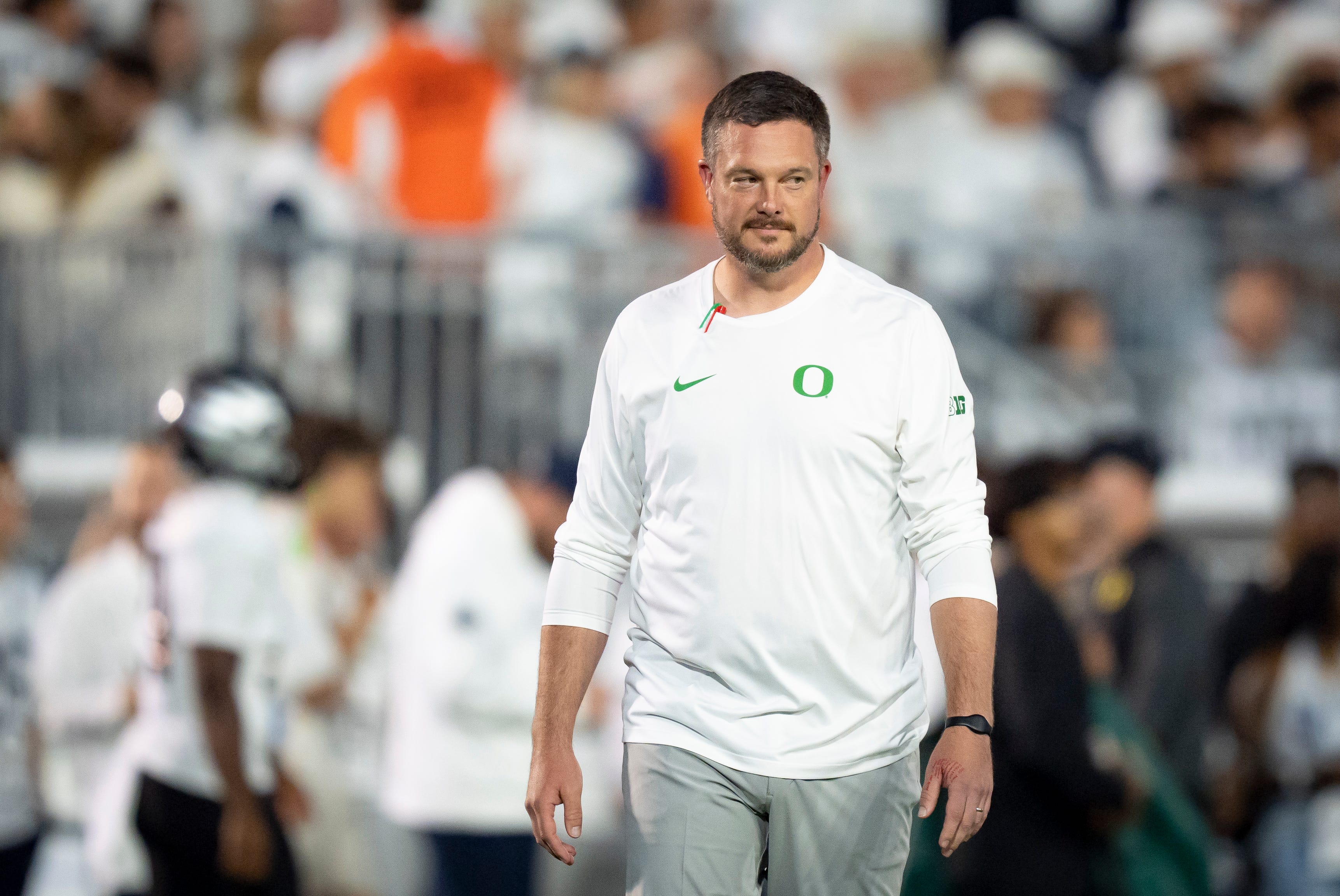 Oregon head coach Dan Lanning walks the field during warmups as the Oregon Ducks face the Penn State Nittany Lions on Sept. 27, 2025, at Beaver Stadium in University Park, Pennsylvania.