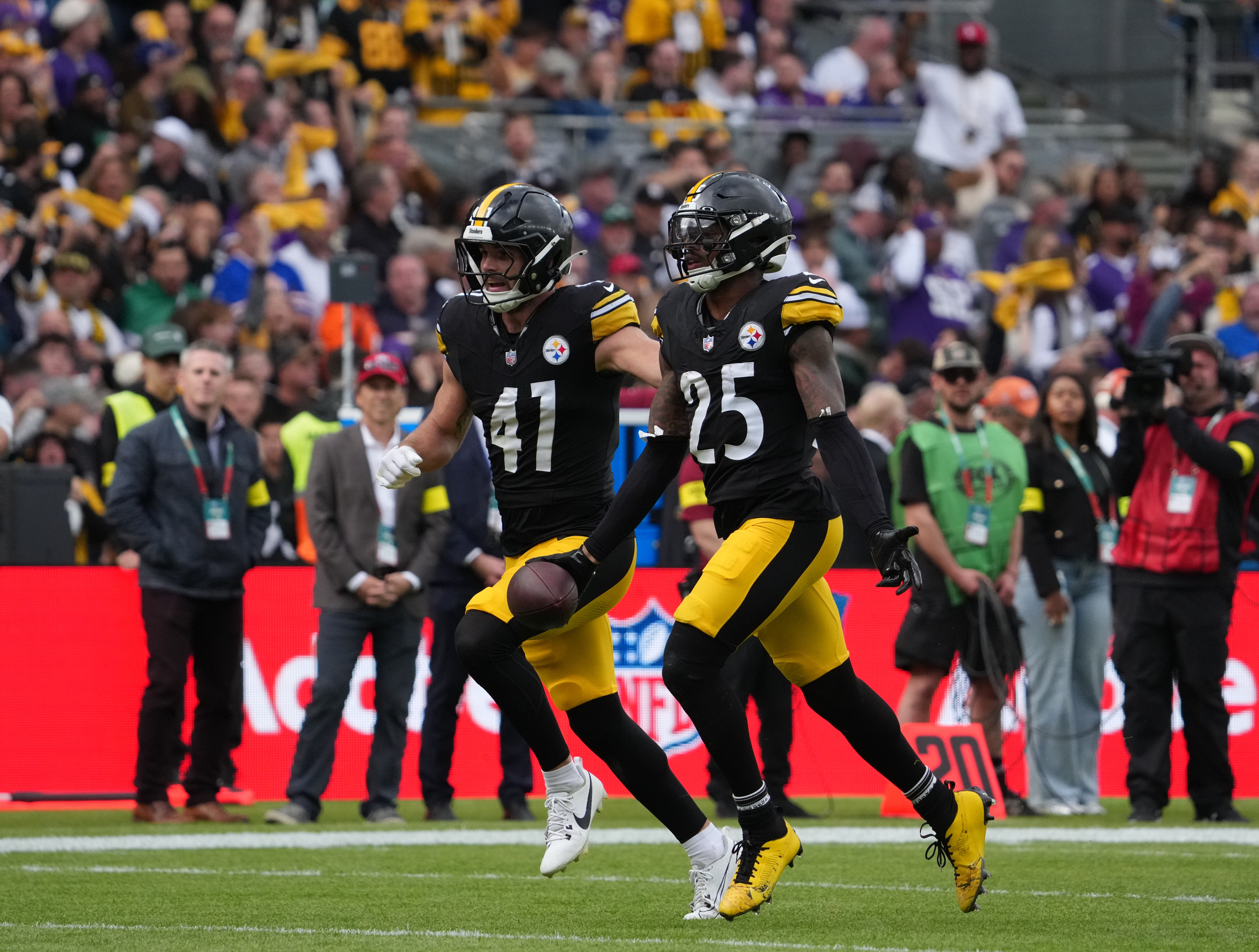Sep 28, 2025; Dublin, Ireland; Pittsburgh Steelers safety Deshon Elliott (25) reacts after an interception on a pass thrown by Minnesota Vikings quarterback Carson Wentz (11) during the second quarter during an NFL International Series game at Croke Park.