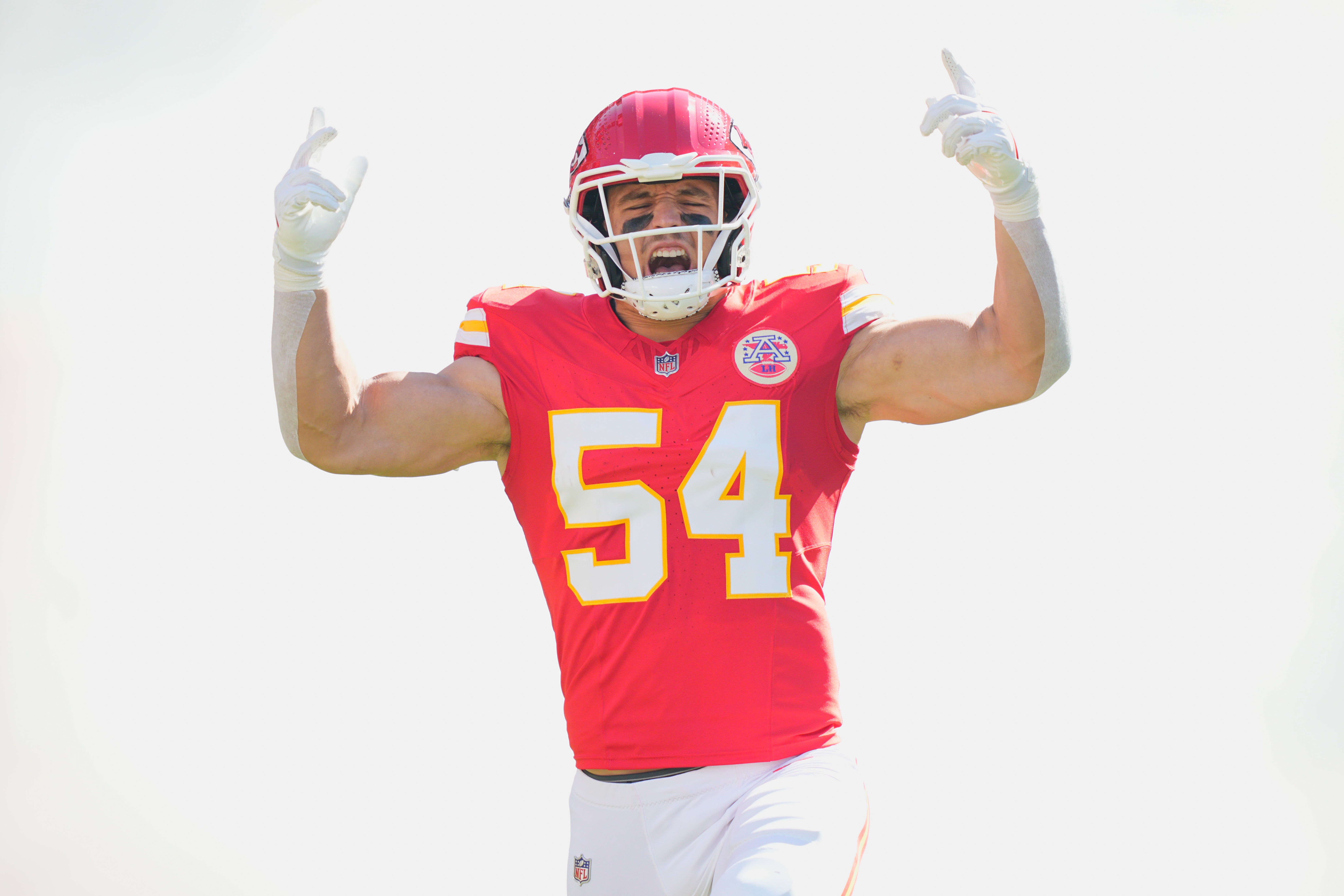 Kansas City Chiefs linebacker Leo Chenal (54) takes the field