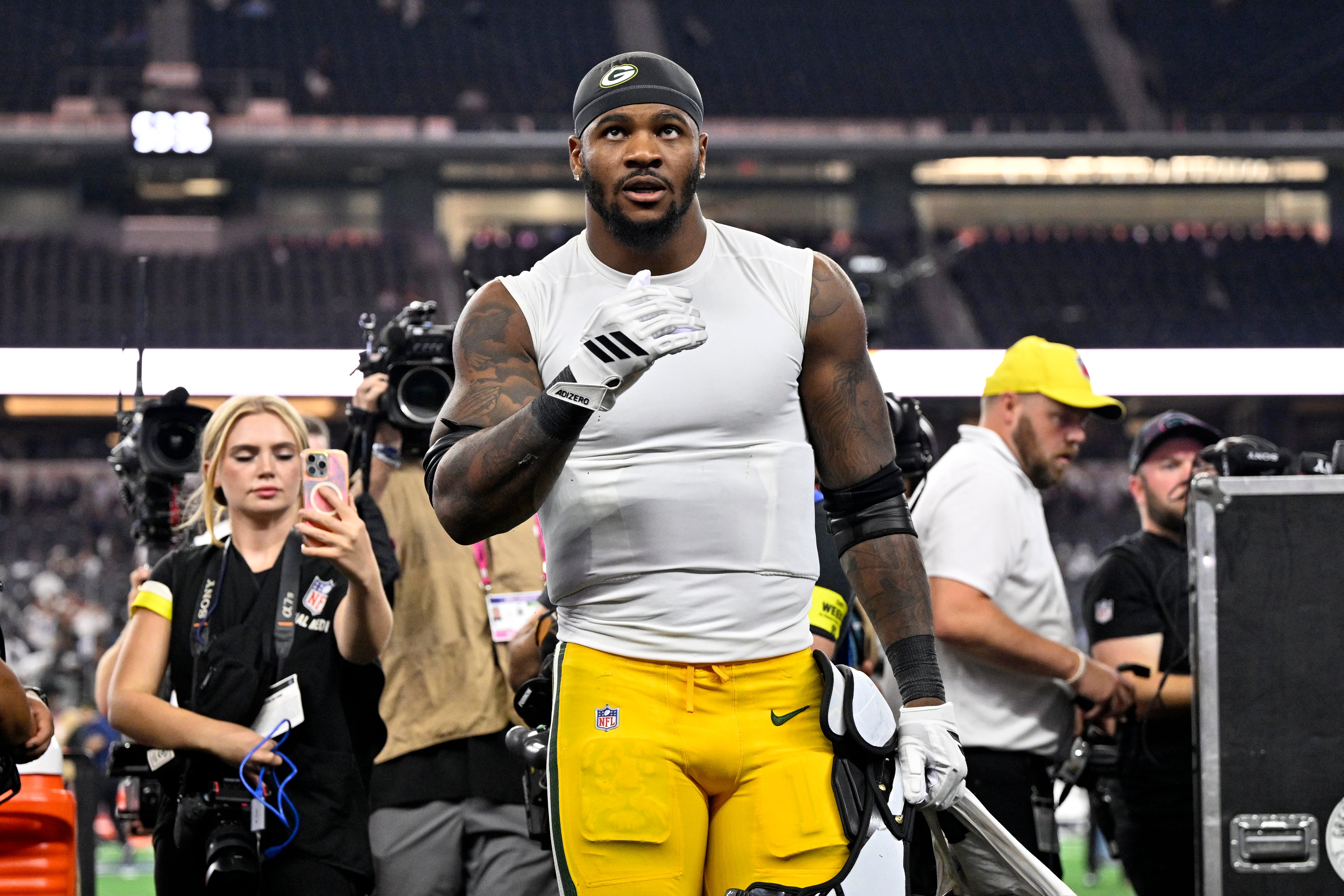 Sep 28, 2025; Arlington, Texas, USA; Green Bay Packers defensive end Micah Parsons (1) leaves the field after the game ended in a tie at AT&T Stadium.