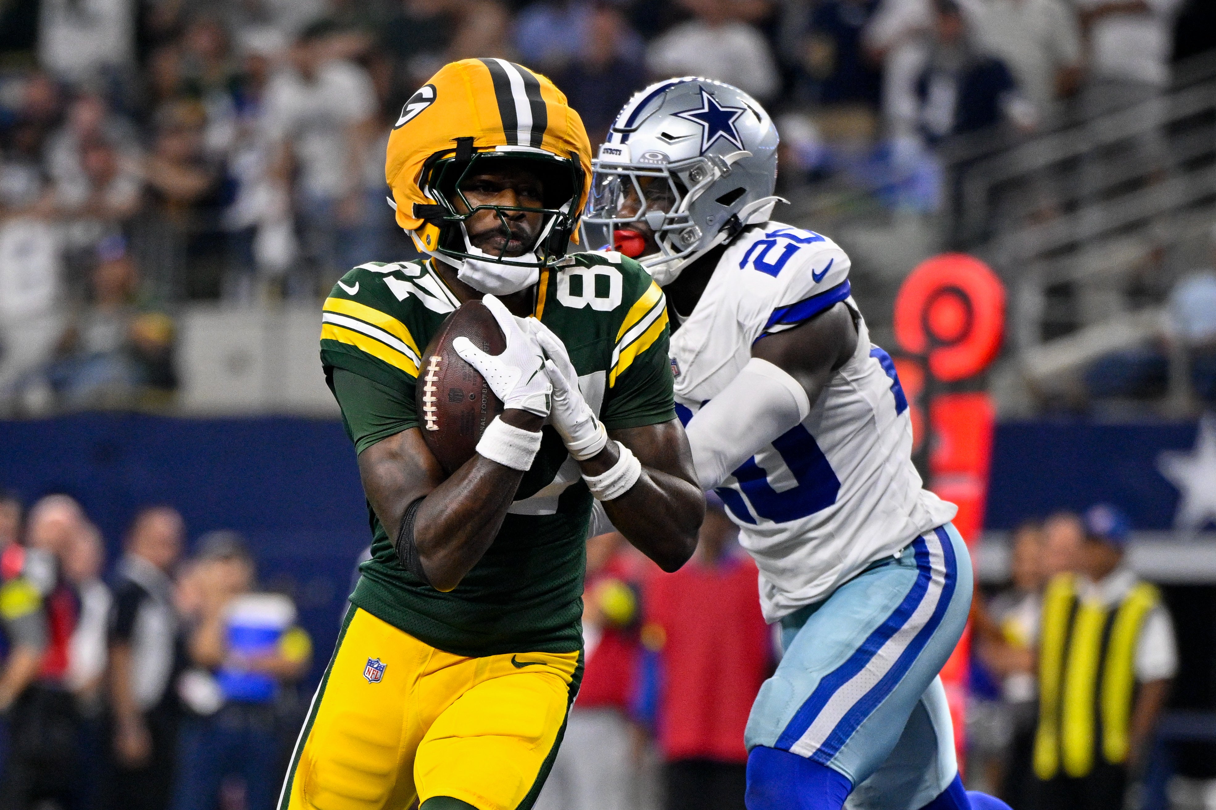 Sep 28, 2025; Arlington, Texas, USA; Green Bay Packers wide receiver Romeo Doubs (87) catches a pass for a touchdown in front of Dallas Cowboys cornerback Kaiir Elam (20) during the game between the Dallas Cowboys and the Green Bay Packers at AT&T Stadium.