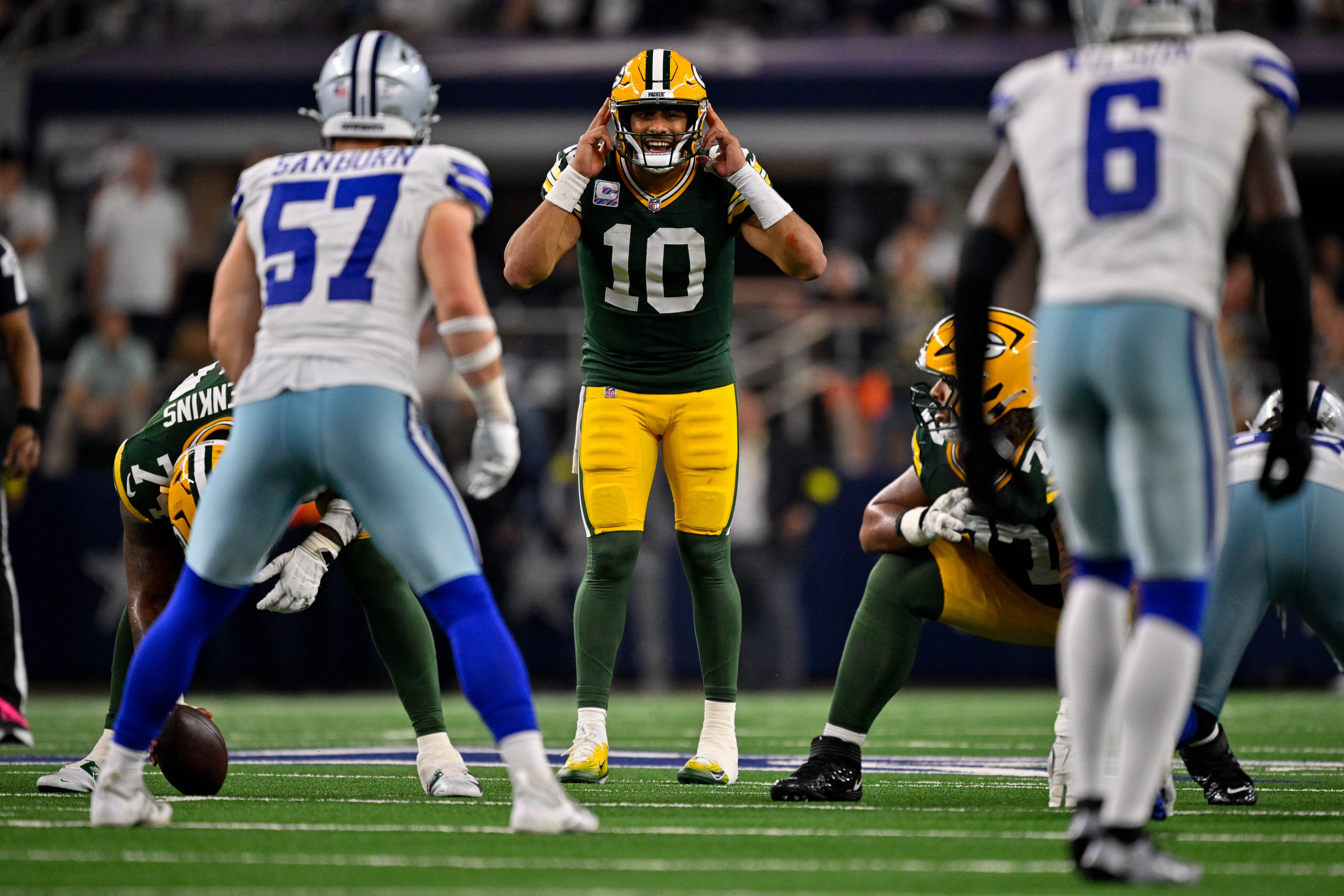 Sep 28, 2025; Arlington, Texas, USA; Green Bay Packers quarterback Jordan Love (10) sets the play against the defense during the game between the Dallas Cowboys and the Green Bay Packers at AT&T Stadium.