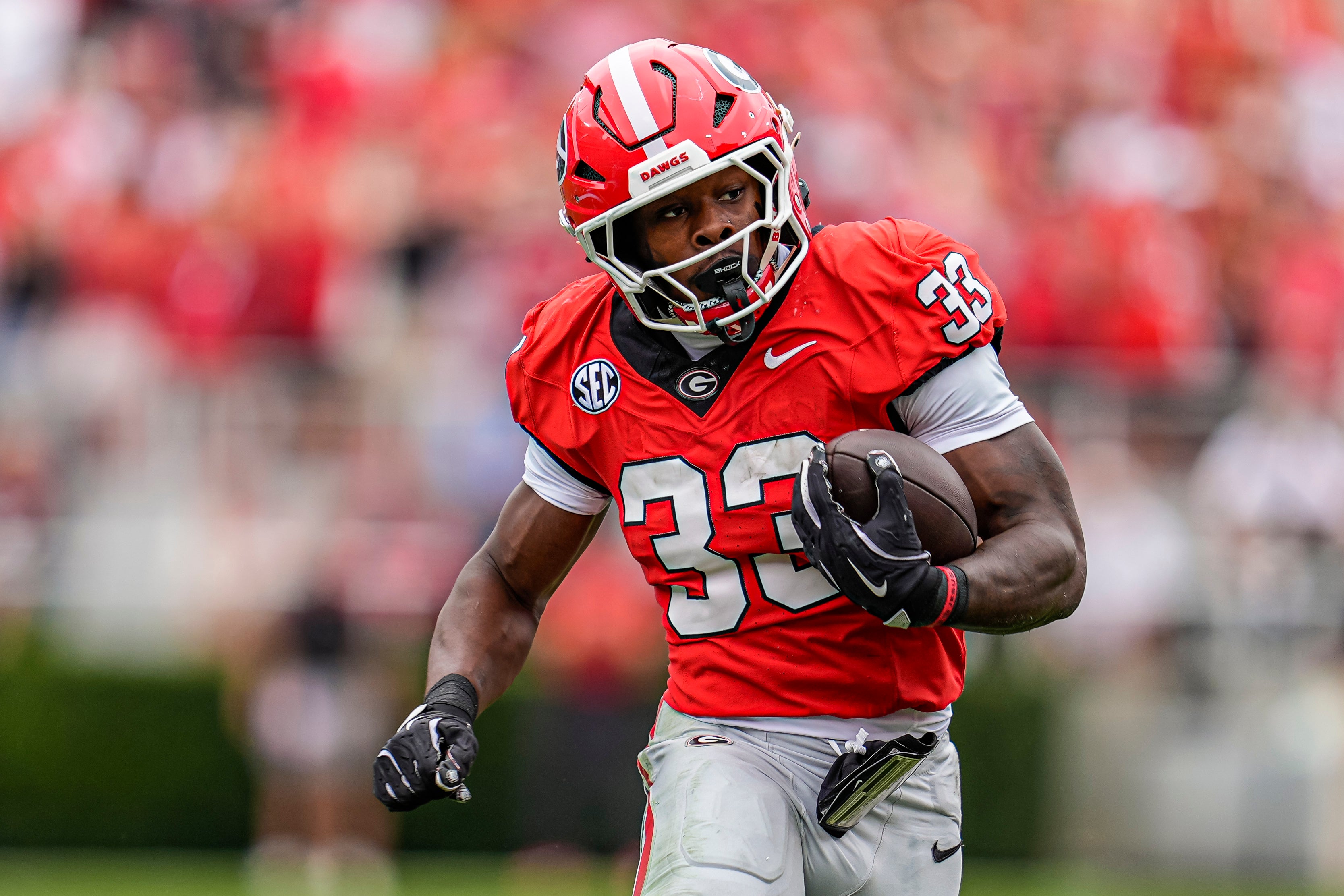 Georgia Bulldogs running back Chauncey Bowens (33) runs against the Kentucky Wildcats at Sanford Stadium.