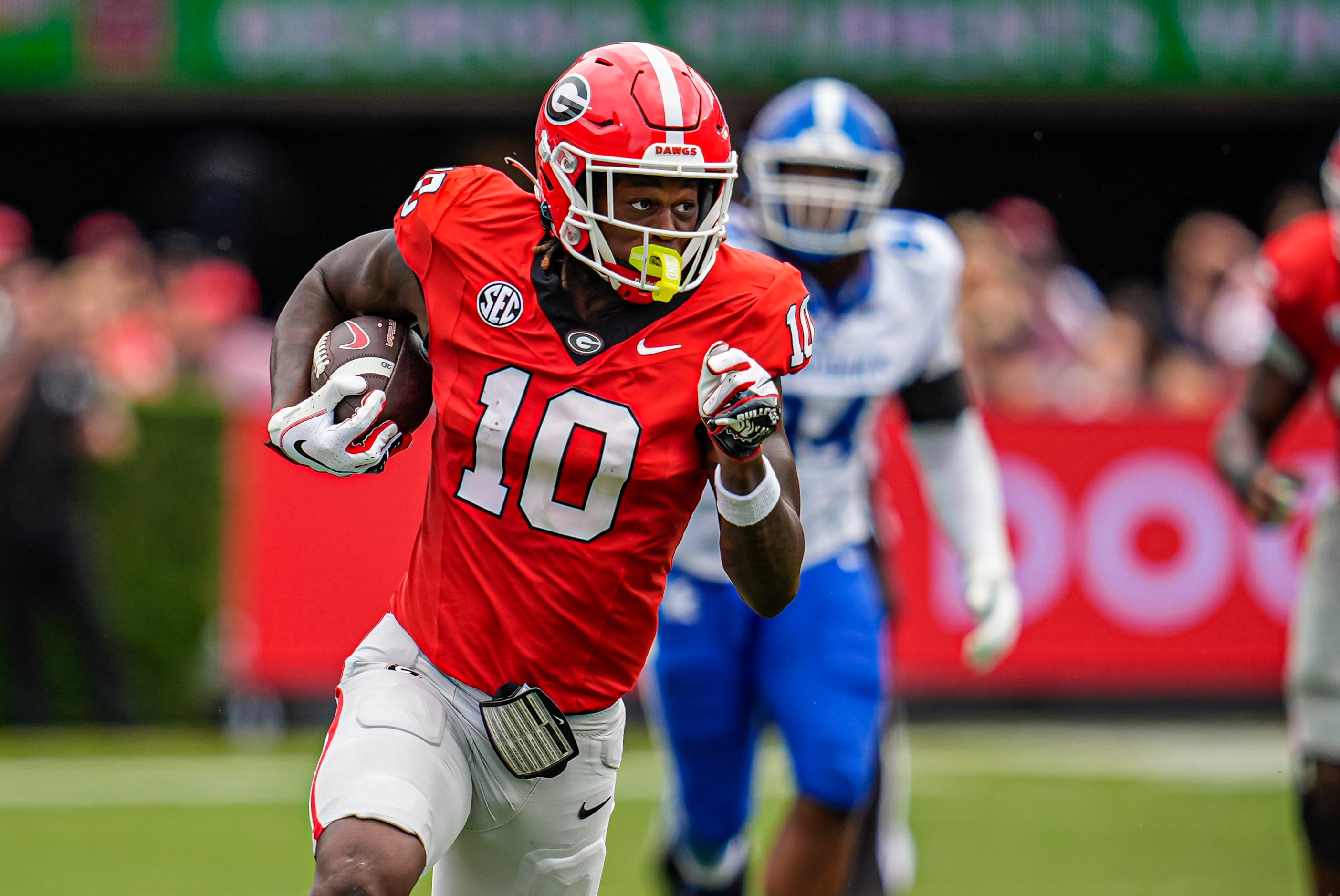 eorgia Bulldogs tight end Elyiss Williams (10) runs after a catch against the Kentucky Wildcats at Sanford Stadium.