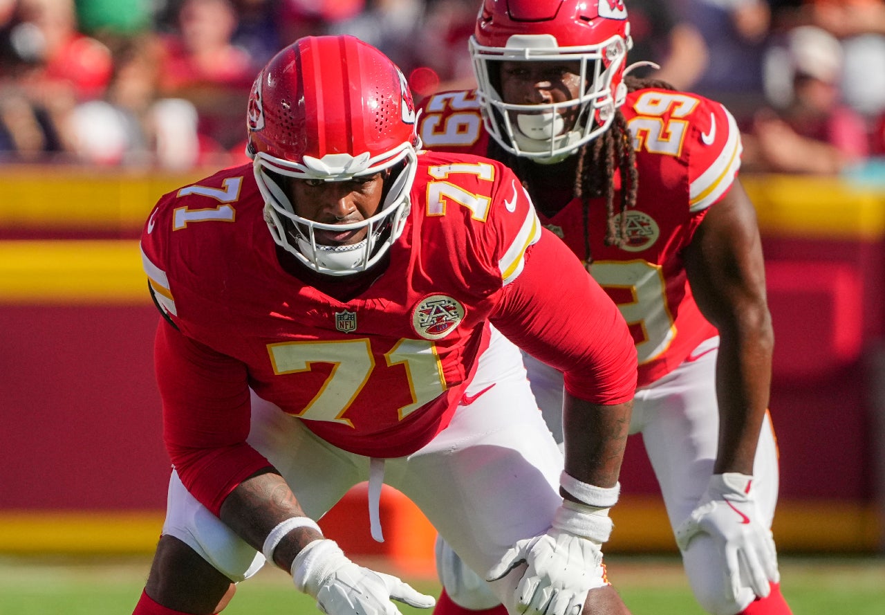 Kansas City Chiefs offensive tackle Josh Simmons (71) and running back Kareem Hunt (29) line up against the Baltimore Ravens during the game at GEHA Field at Arrowhead Stadium.