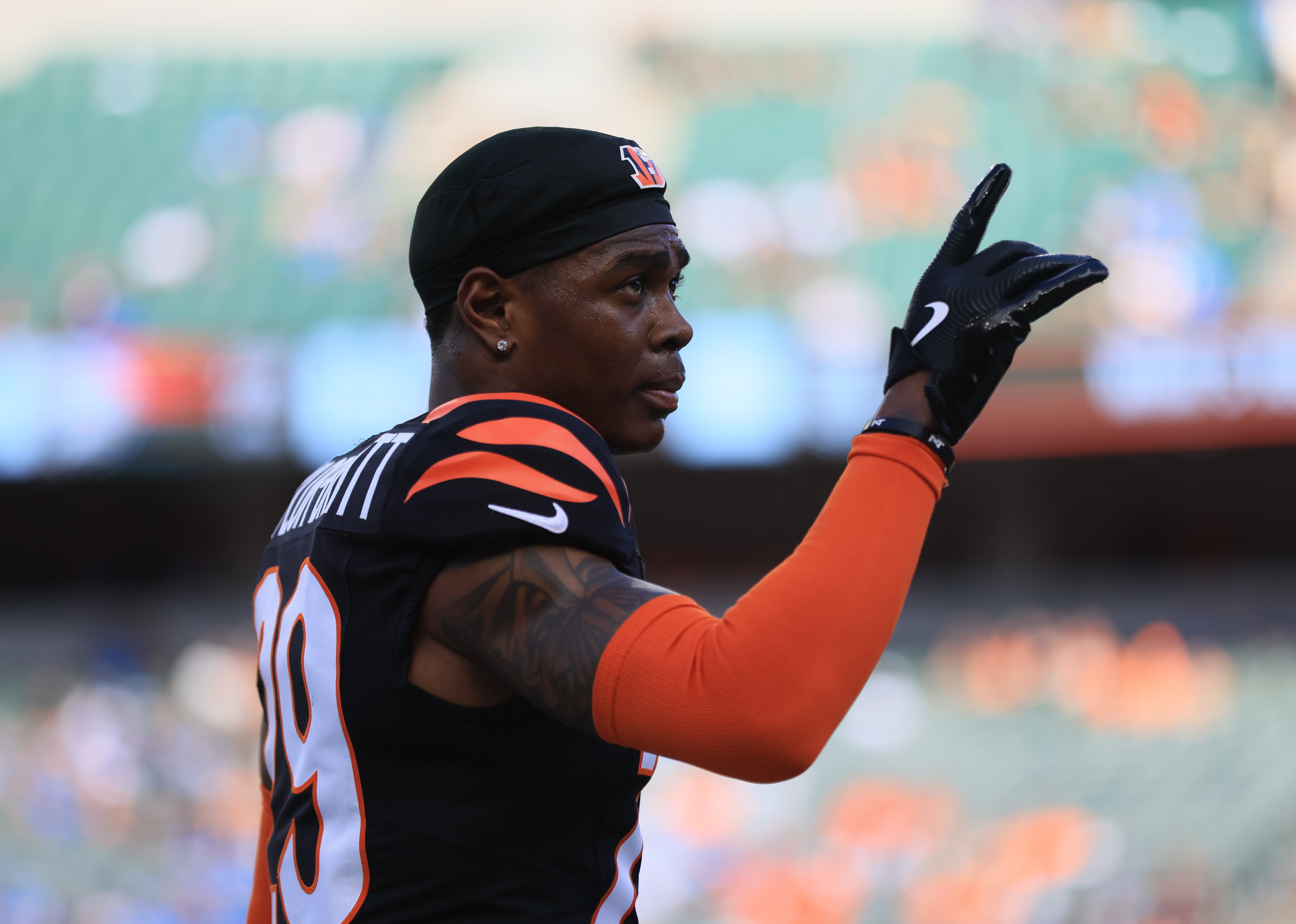 Oct 5, 2025; Cincinnati, Ohio, USA; Cincinnati Bengals cornerback Cam Taylor-Britt (29) waves to fans prior to a game against the Detroit Lions at Paycor Stadium.