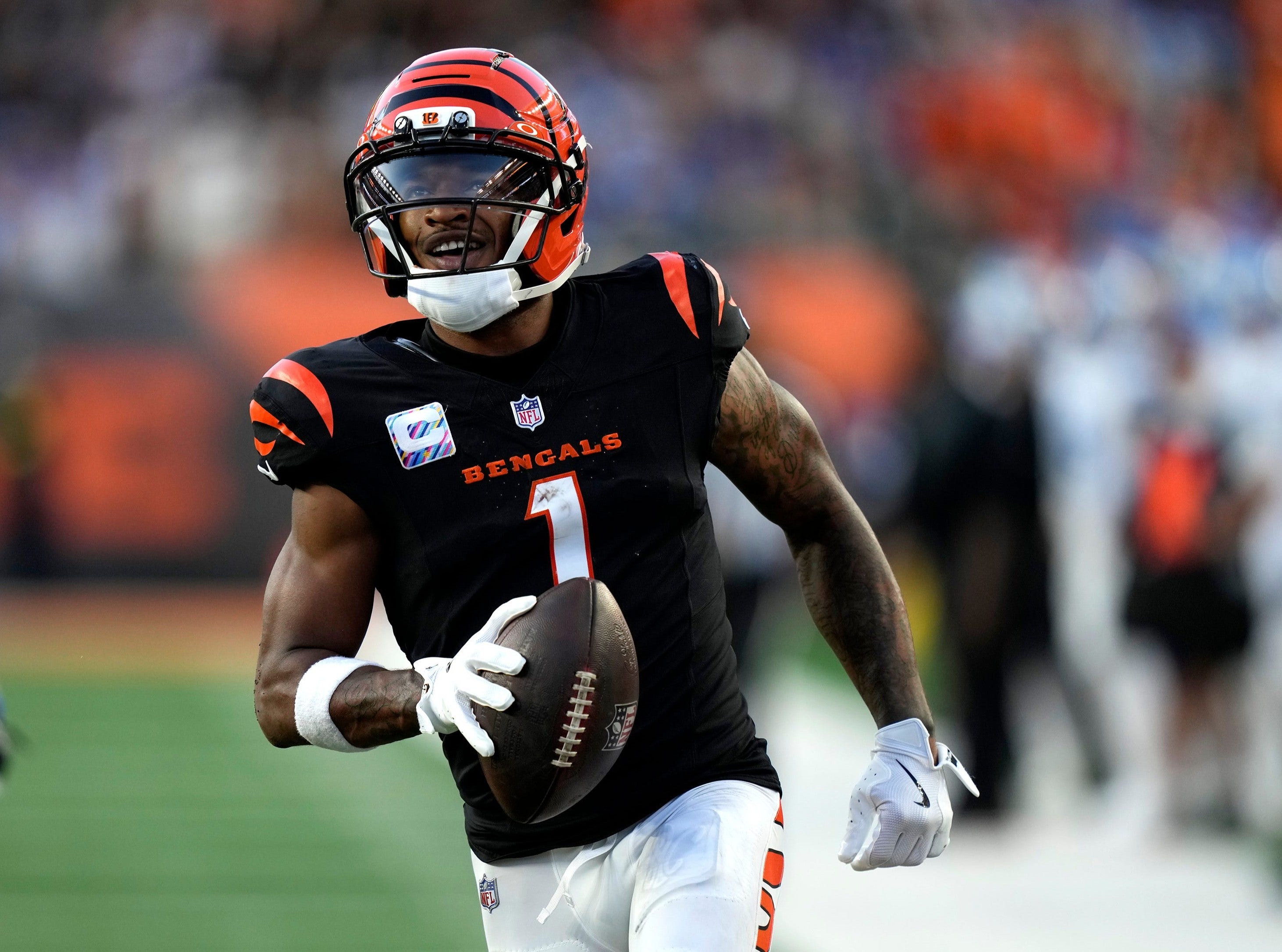Cincinnati Bengals wide receiver Ja'Marr Chase (1) runs to the end zone for his 2nd touchdown in the 4th quarter at Paycor Stadium on October 5, 2025. The Bengals lost 24-37 to the Detroit Lions.