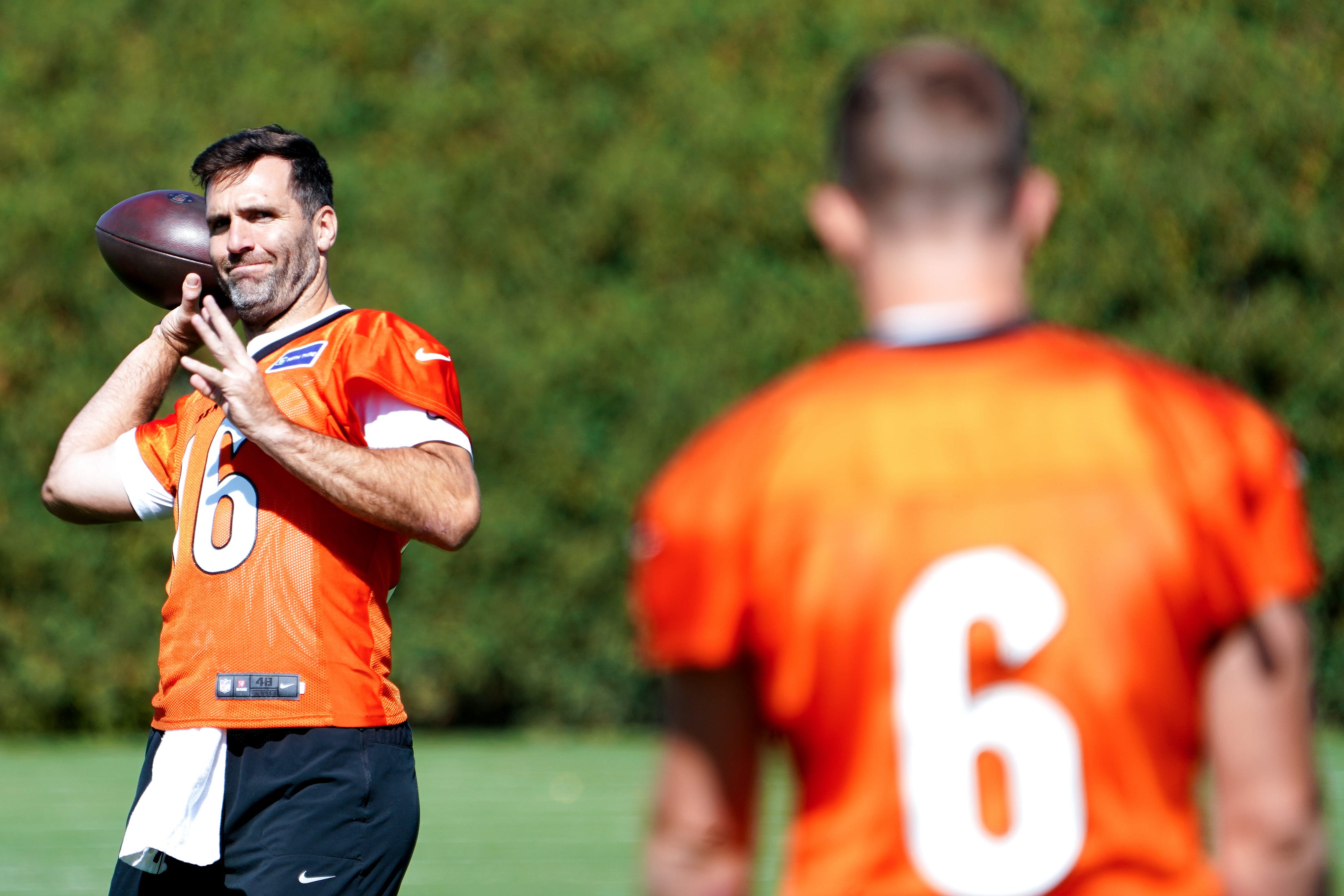 Cincinnati Bengals quarterback Joe Flacco (16) throws a pass to quarterback Jake Browning (6) during practice, Wednesday, Oct. 8, 2025, at the Kettering Health Bengals Practice Fields in downtown Cincinnati.