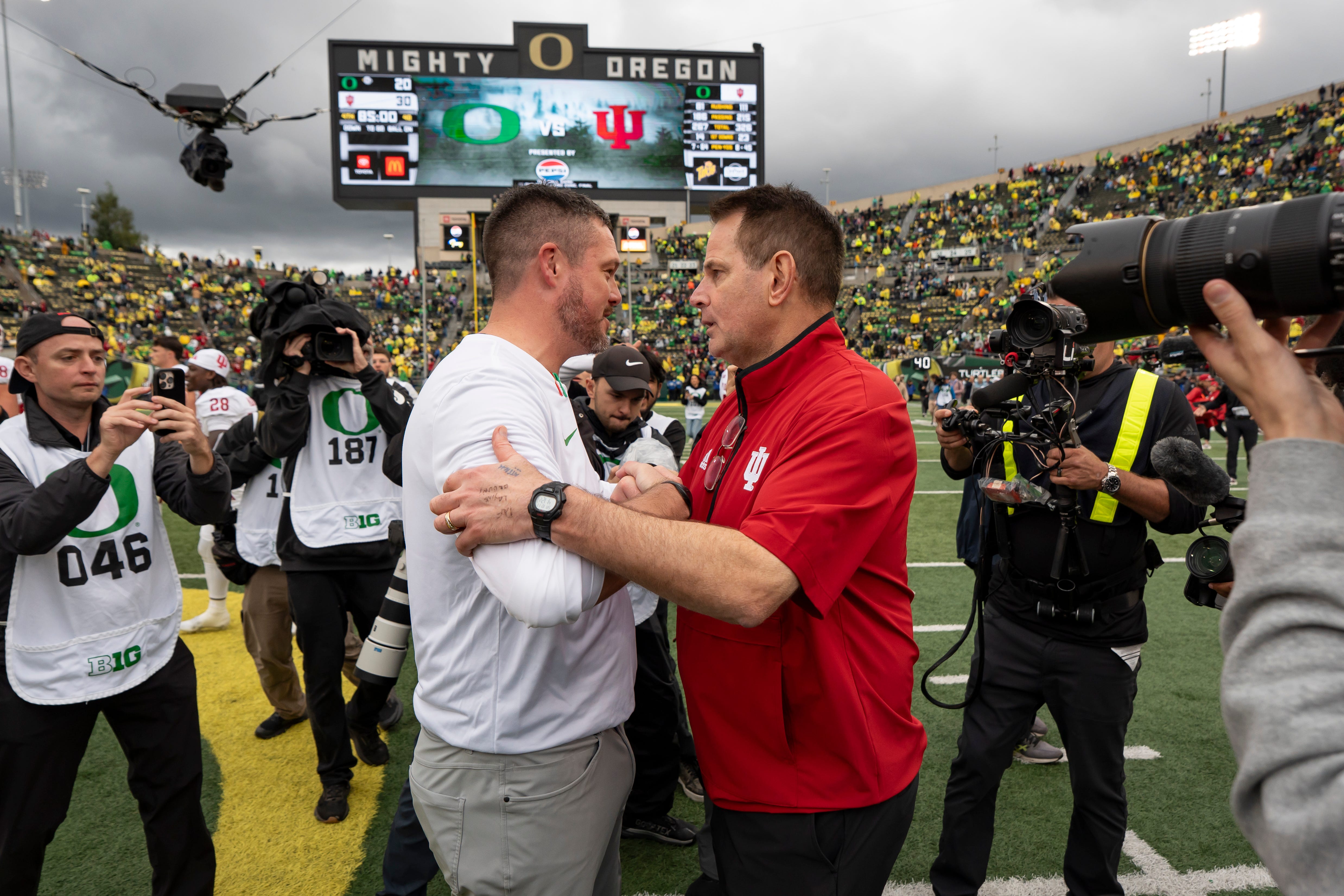 Oregon head coach Dan Lanning, left, shakes hands with Indiana head coach Curt Cignetti as the Oregon Ducks host the Indiana Hoosiers Oct. 11, 2025, at Autzen Stadium in Eugene, Oregon.