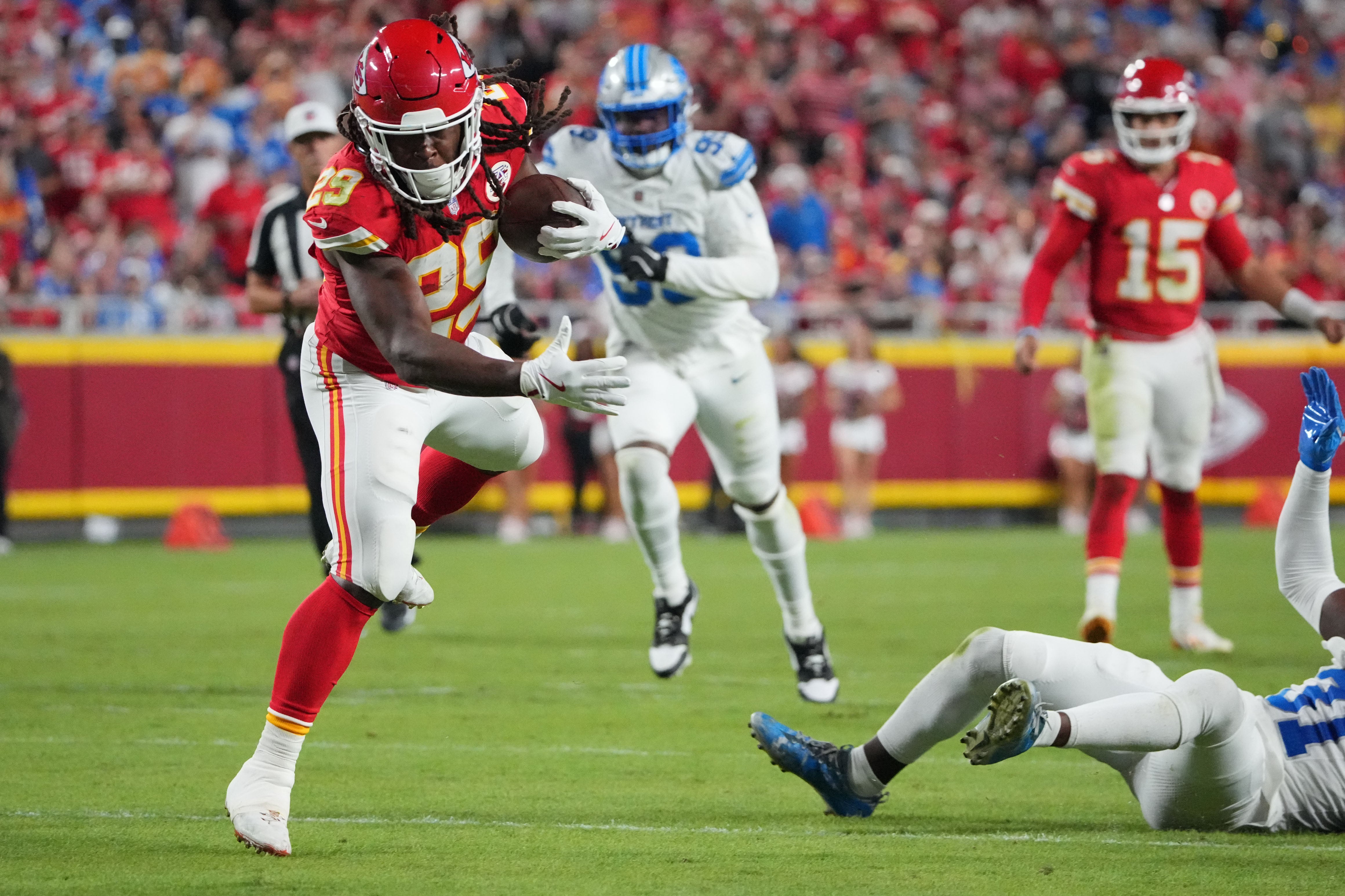 Kansas City Chiefs running back Kareem Hunt (29) rushes the ball against the Detroit Lions