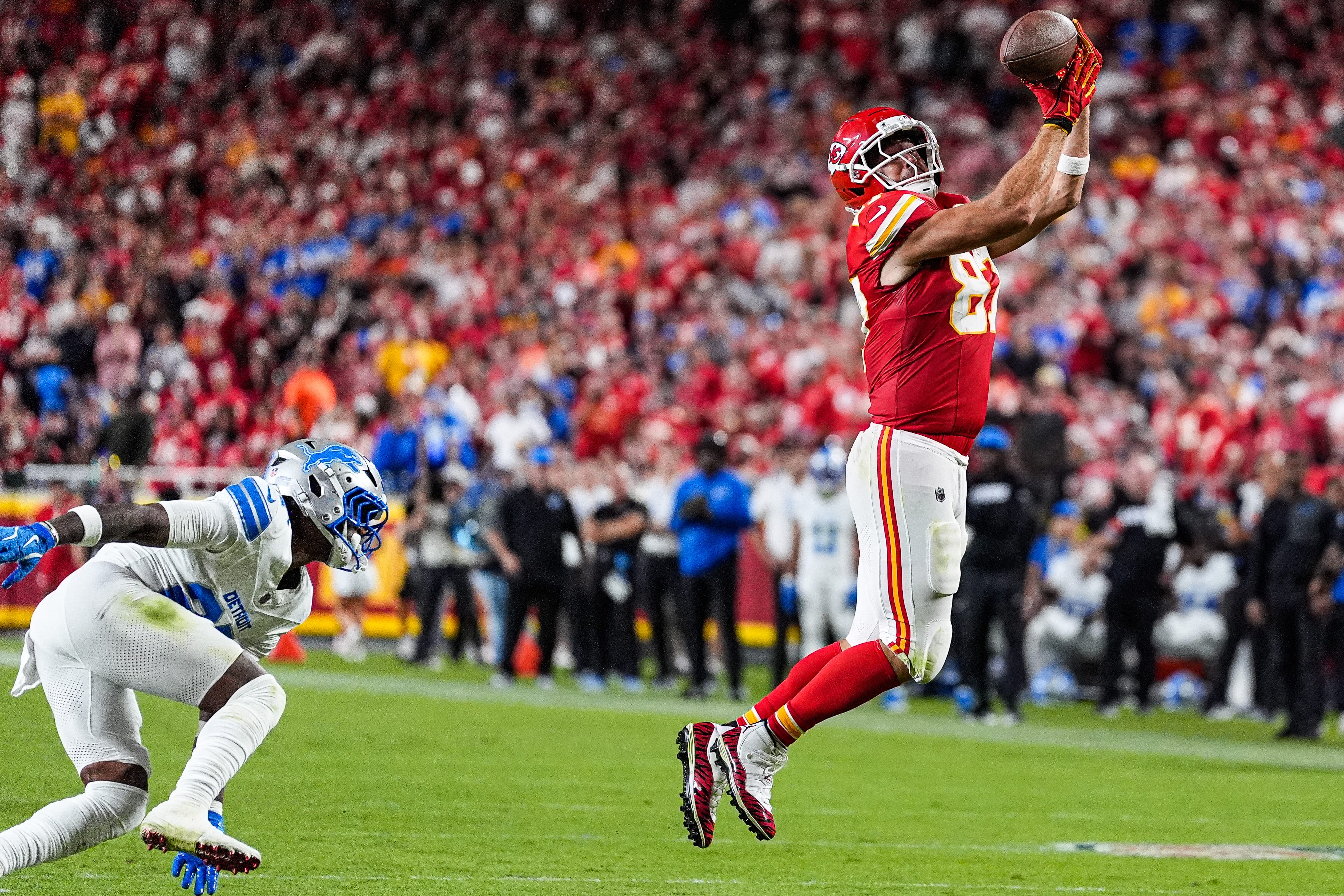Kansas City Chiefs tight end Travis Kelce (87 makes a catch for a first down against Detroit Lions cornerback Rock Ya-Sin (23)