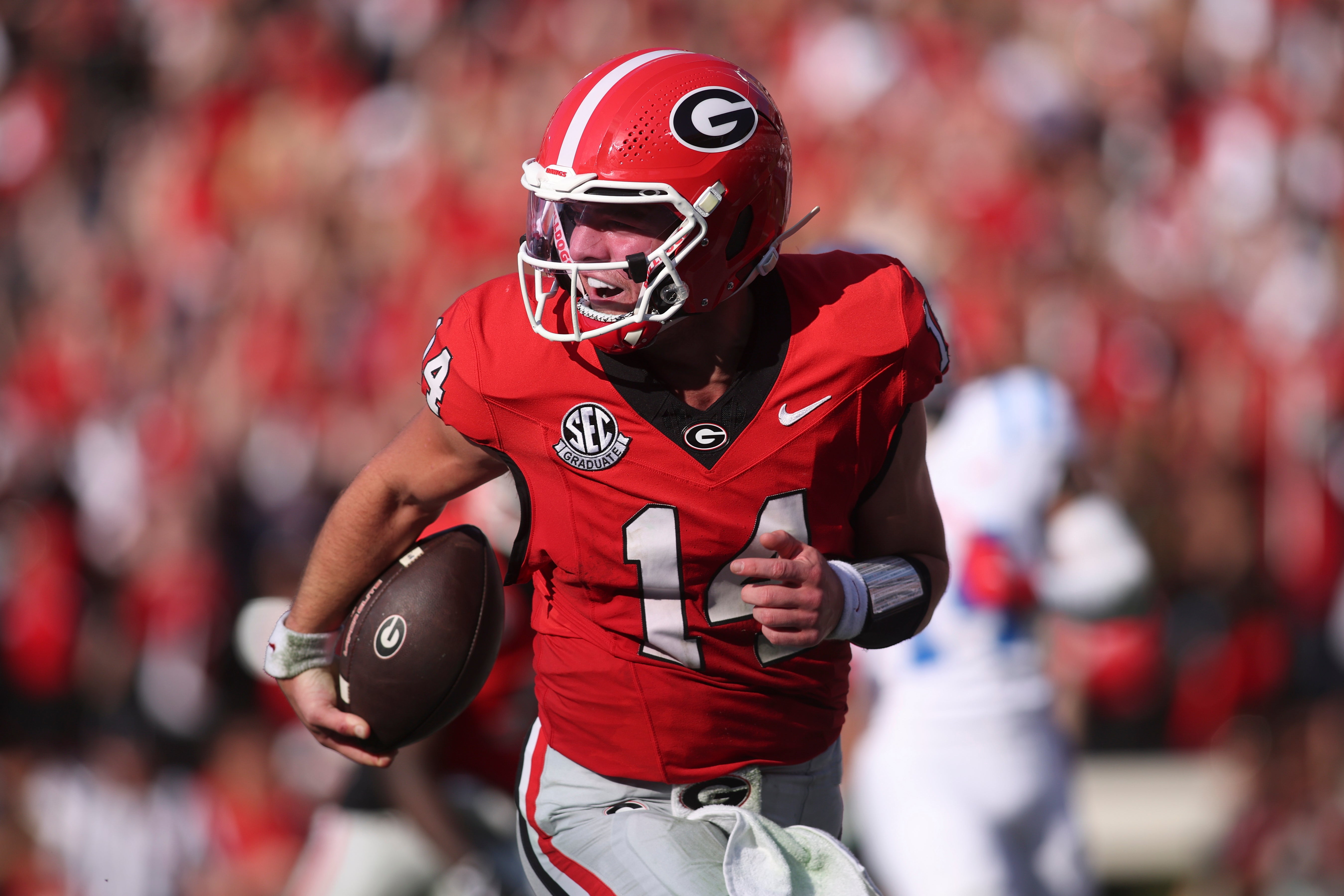 Georgia Bulldogs quarterback Gunner Stockton (14) runs for a touchdown against the during the second quarter at Sanford Stadium.