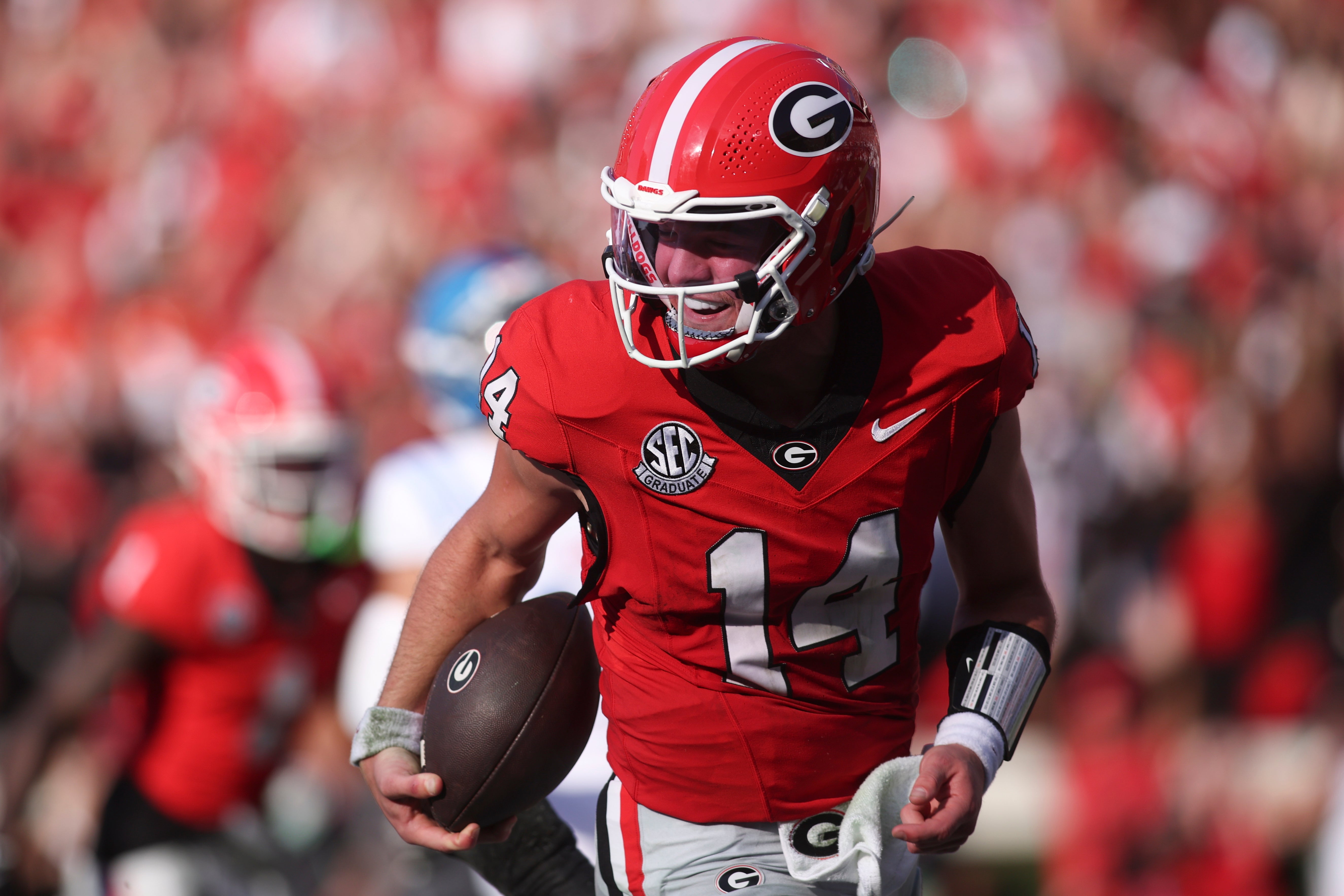 Georgia Bulldogs quarterback Gunner Stockton (14) runs for a touchdown against the during the second quarter at Sanford Stadium.