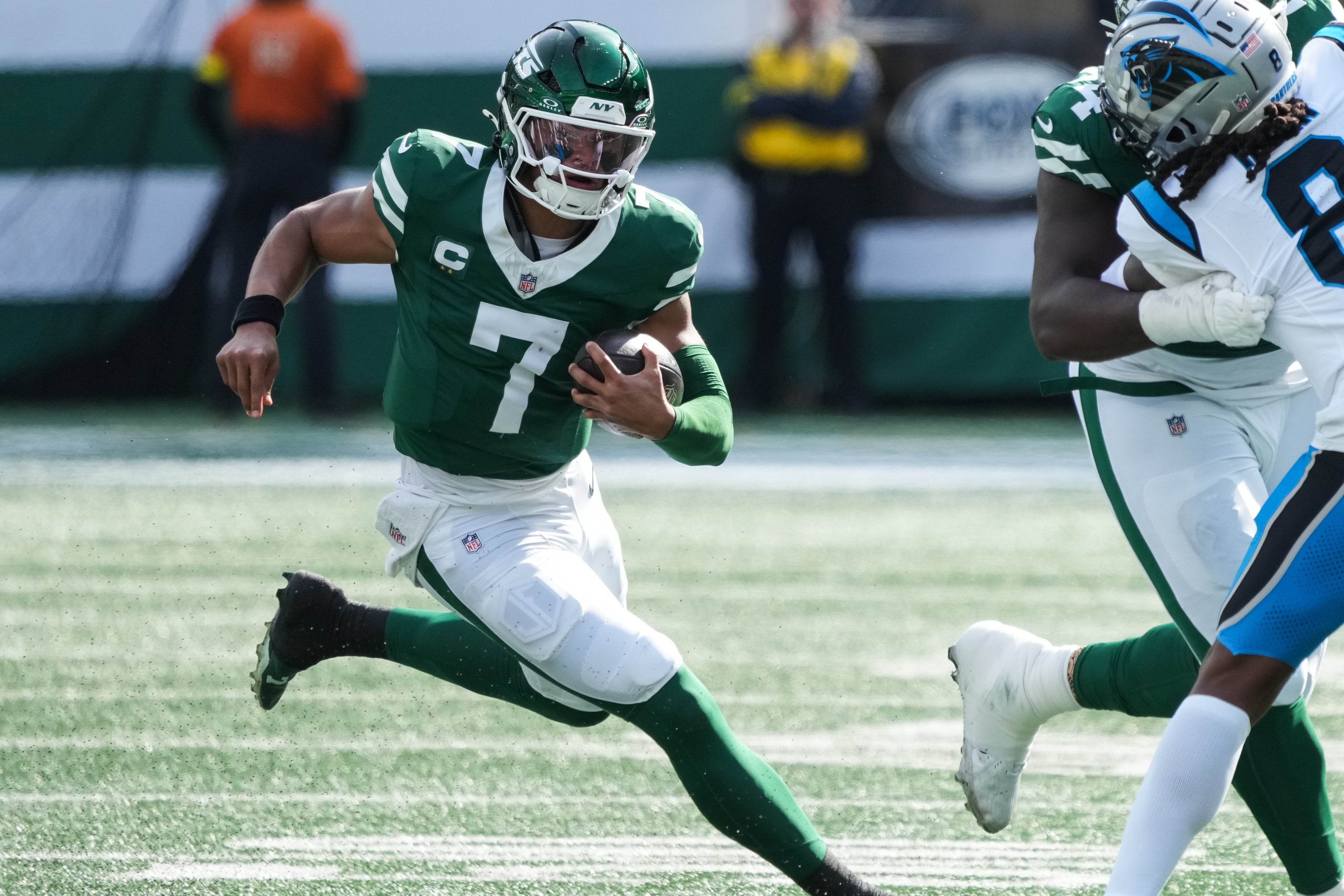 Oct 19, 2025; East Rutherford, New Jersey, USA; New York Jets quarterback Justin Fields (7) runs with the ball in the first quarter against the Carolina Panthers at MetLife Stadium
