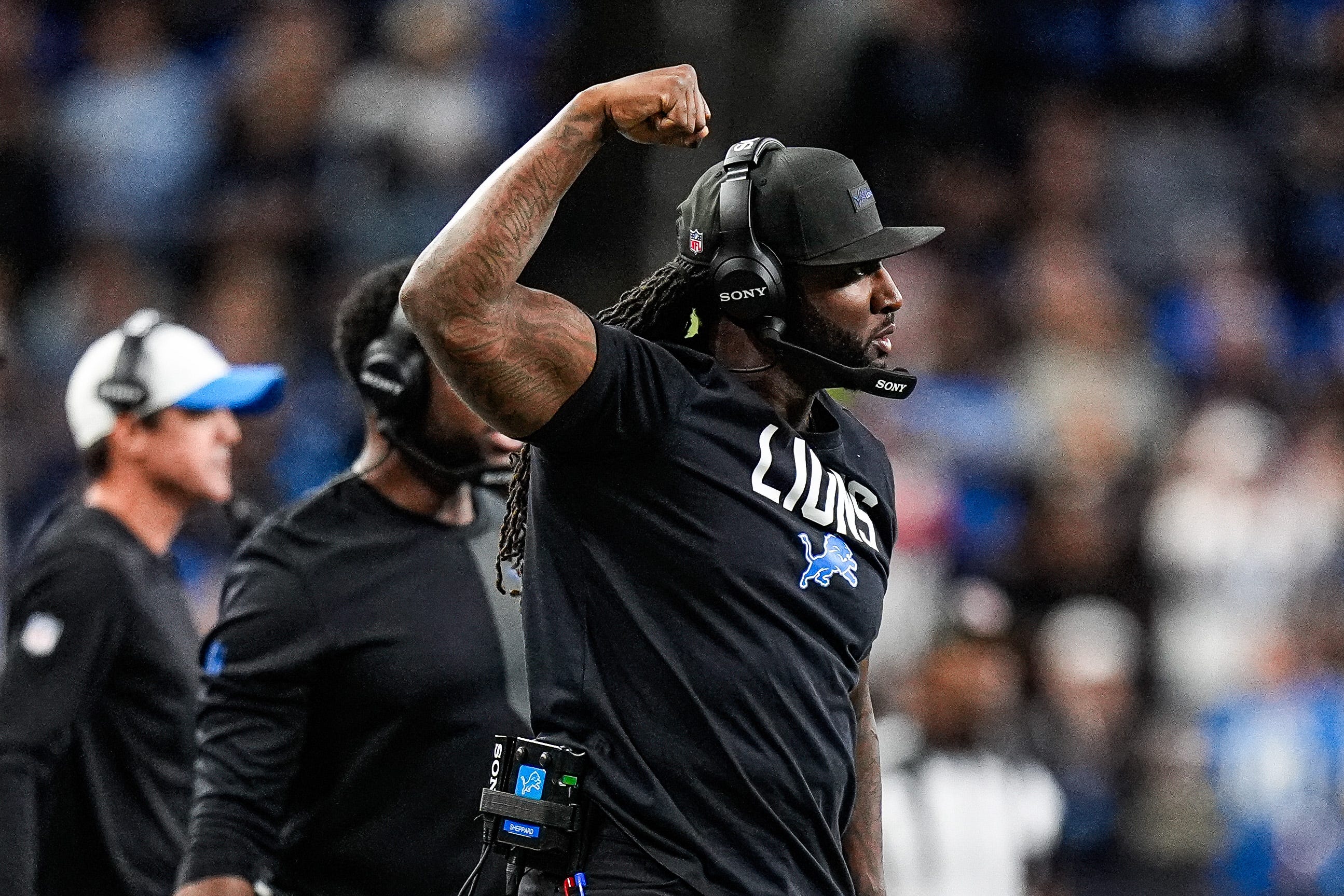 Detroit Lions defensive coordinator Kelvin Sheppard reacts to a play against Tampa Bay Buccaneers during the first half at Ford Field in Detroit on Monday, Oct. 20, 2025.