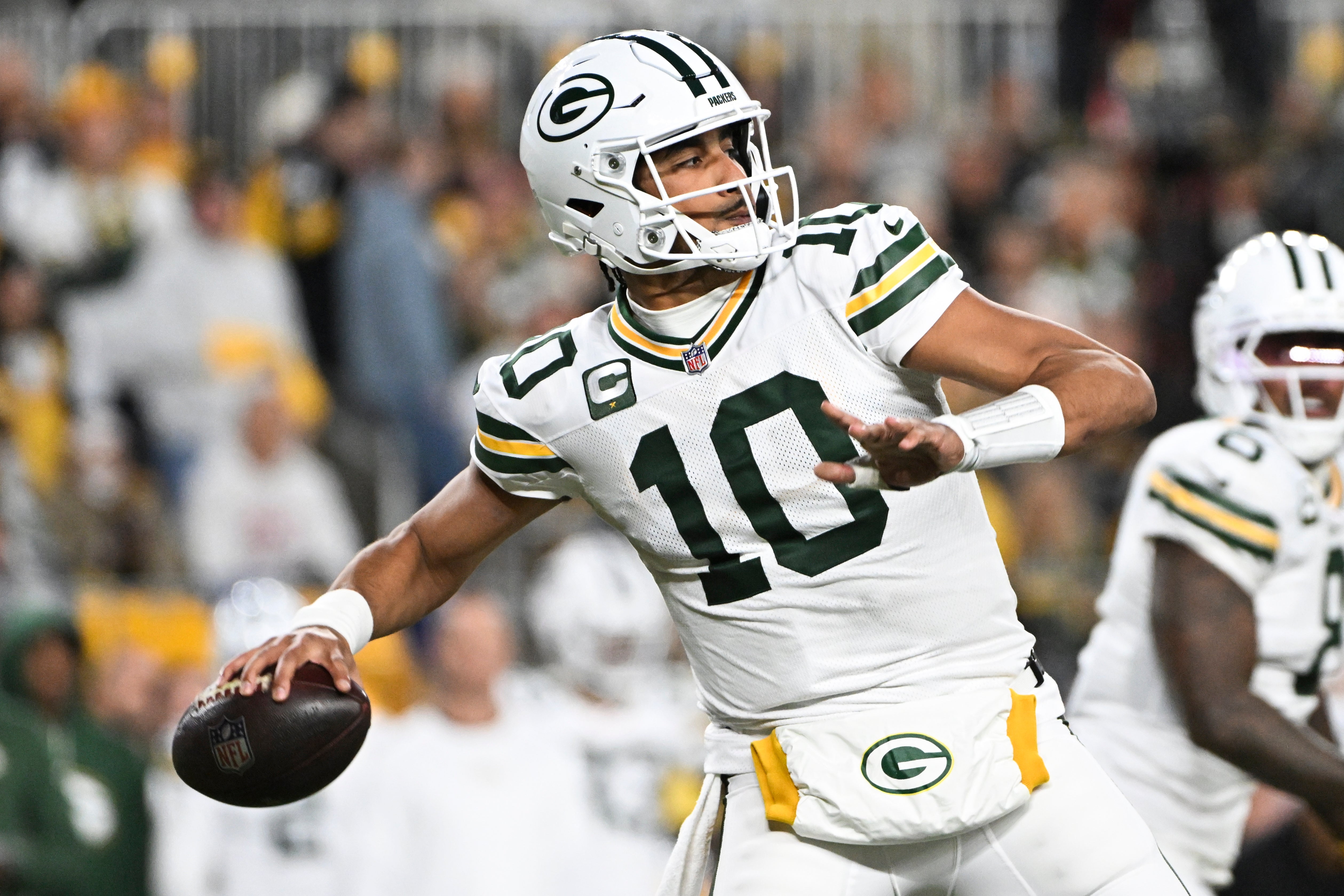 Oct 26, 2025; Pittsburgh, Pennsylvania, USA; Green Bay Packers quarterback Jordan Love (10) passes against the Pittsburgh Steelers during the second quarter at Acrisure Stadium.