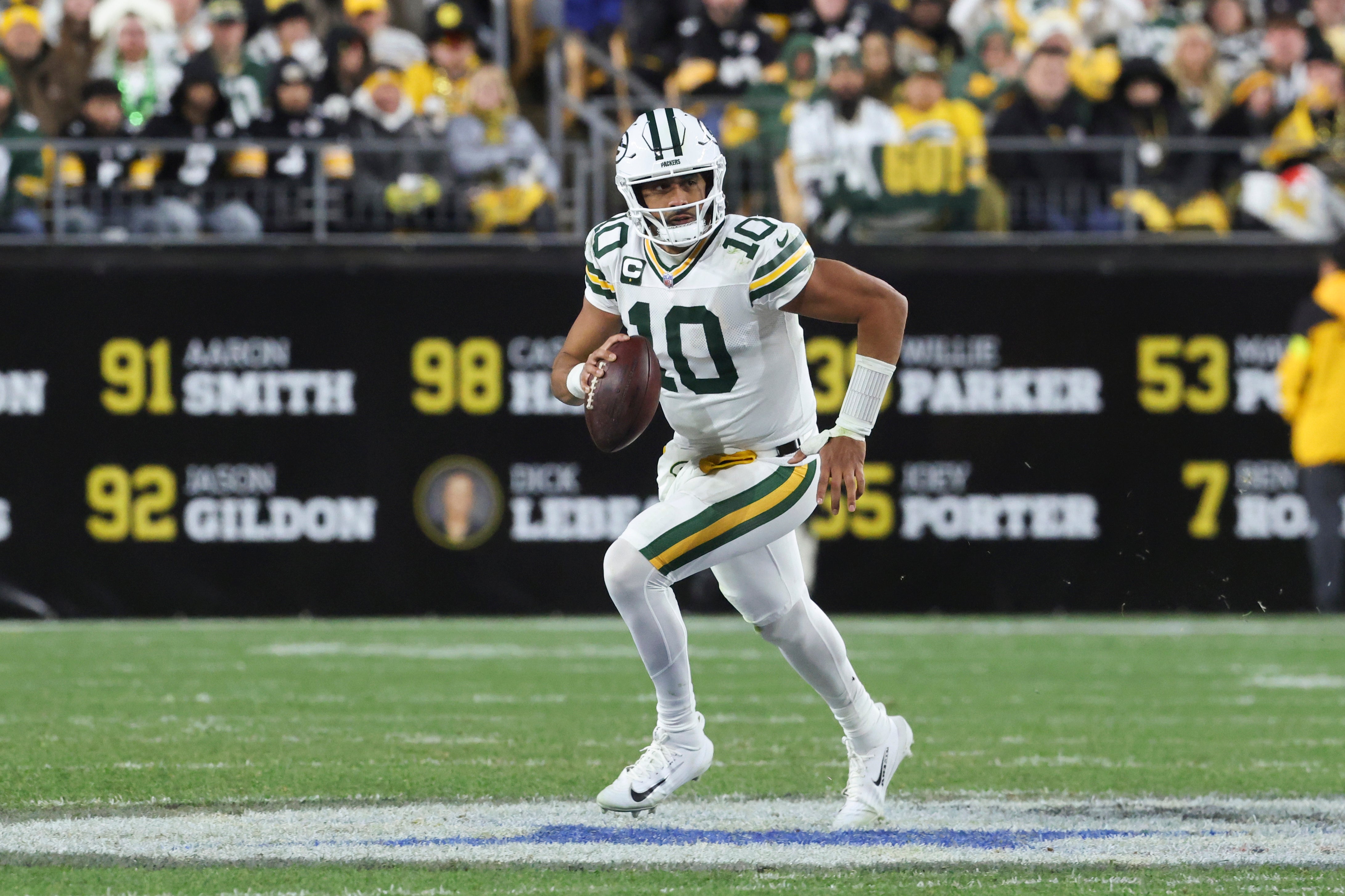 Oct 26, 2025; Pittsburgh, Pennsylvania, USA; Green Bay Packers quarterback Jordan Love (10) runs the ball against the Pittsburgh Steelers during the third quarter at Acrisure Stadium.