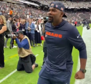 Antwaan Randle El leads players on to the field in Week 1.