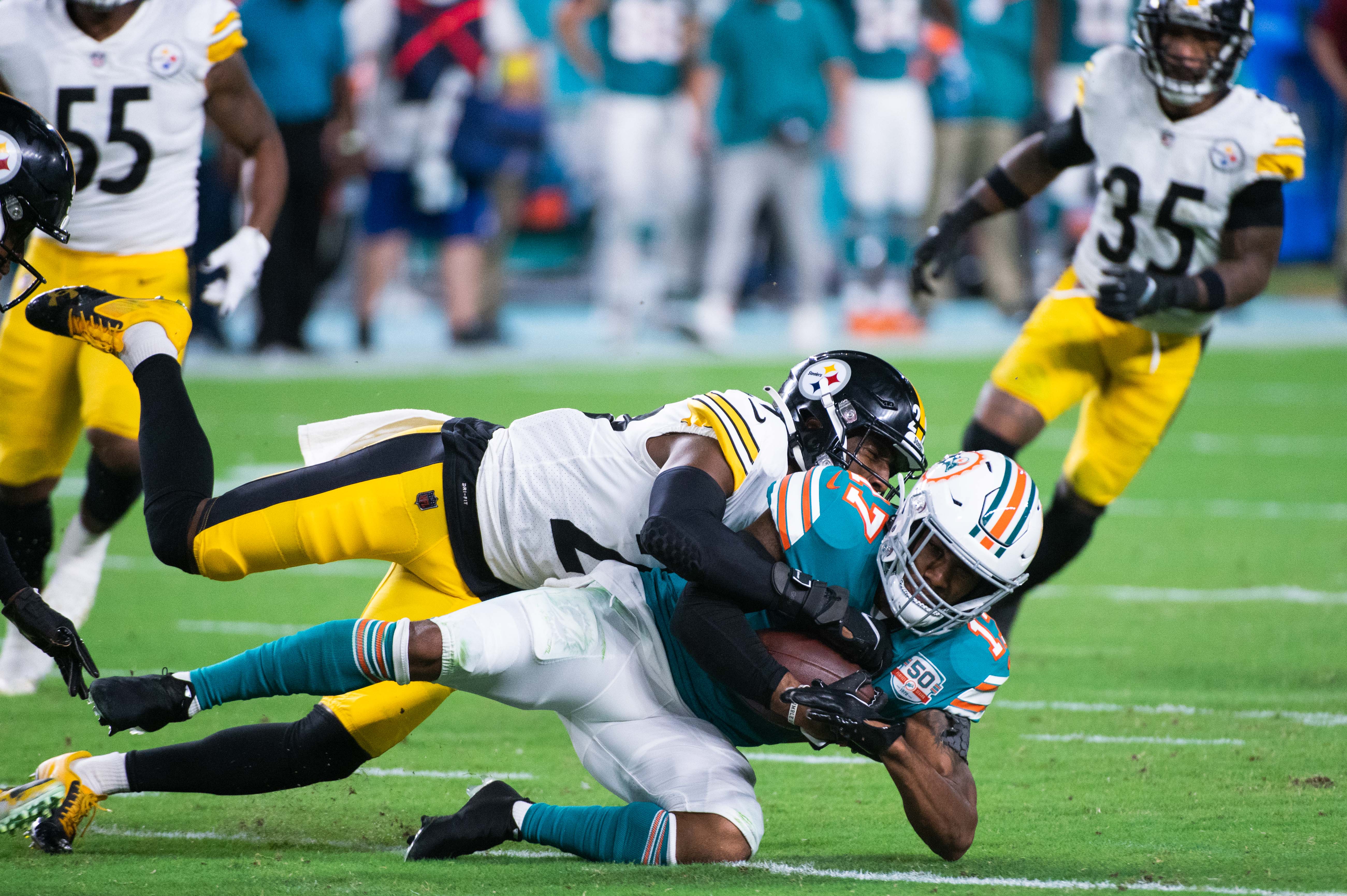 Miami Dolphins wide receiver Jaylen Waddle (17) is tackled by Pittsburgh Steelers cornerback Levi Wallace (29) during the first half of the game between the visiting Pittsburgh Steelers and host Miami Dolphins at Hard Rock Stadium on Sunday, October 23, 2022, in Miami Gardens, FL. Final score, Dolphins 16, Steelers, 10. Week 7 Dolphins Vs Pittsburgh Steelers Al 890
