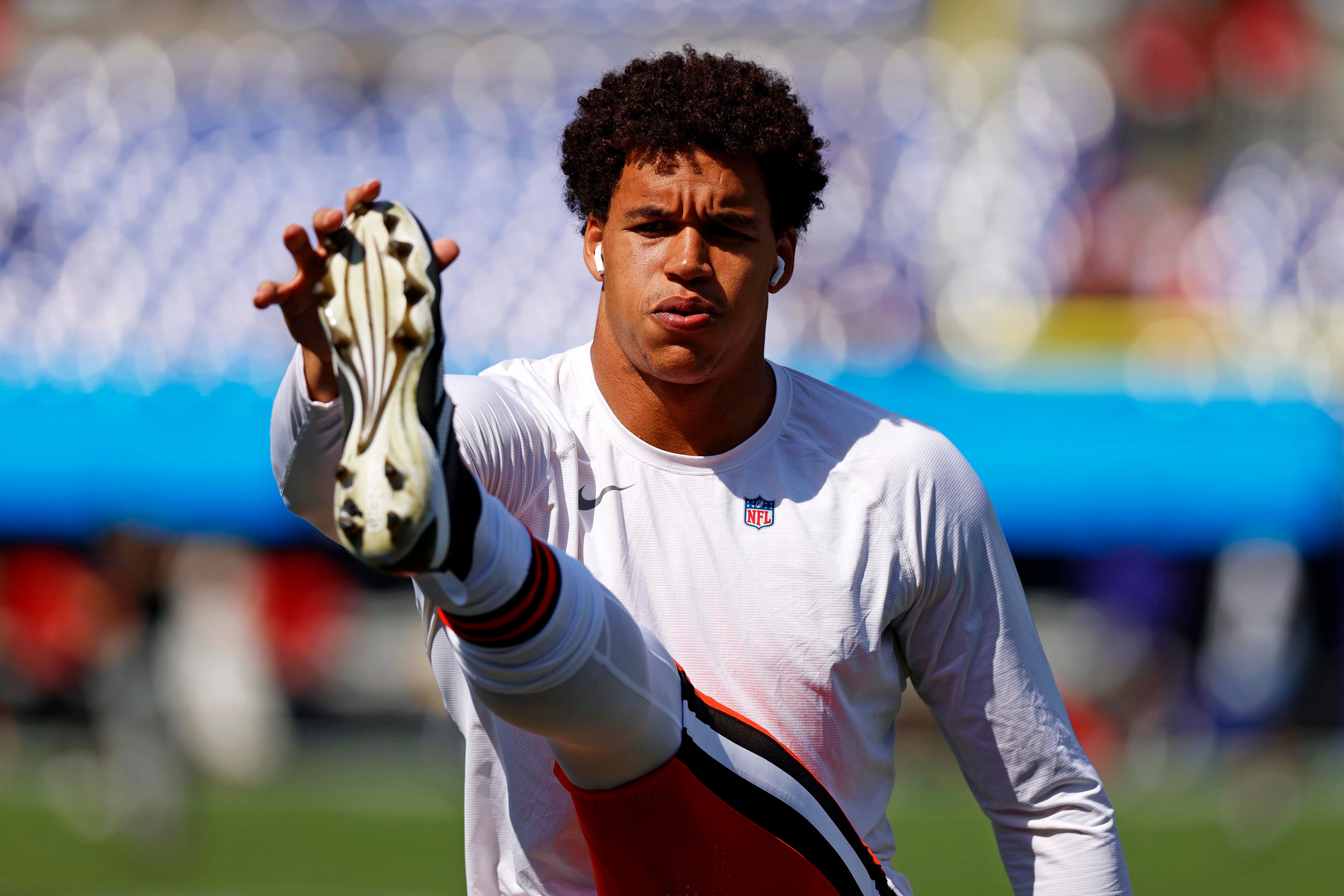 Sep 14, 2025; Baltimore, Maryland, USA; Cleveland Browns defensive end Joe Tryon-Shoyinka (90) warms up. at M&T Bank Stadium.