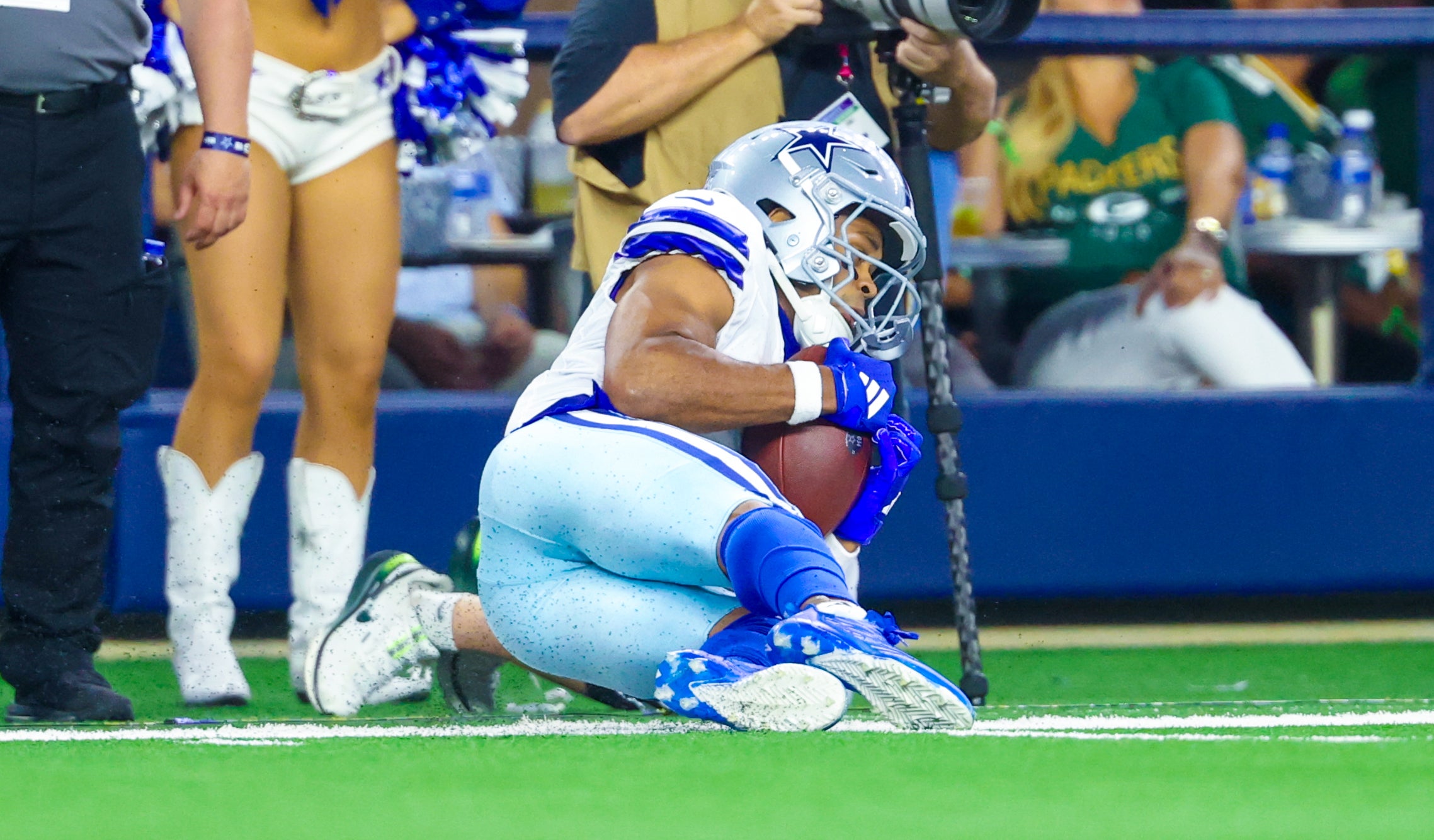 Sep 28, 2025; Arlington, Texas, USA; Dallas Cowboys wide receiver Jalen Tolbert (1) makes a catch in overtime against the Green Bay Packers at AT&T Stadium.