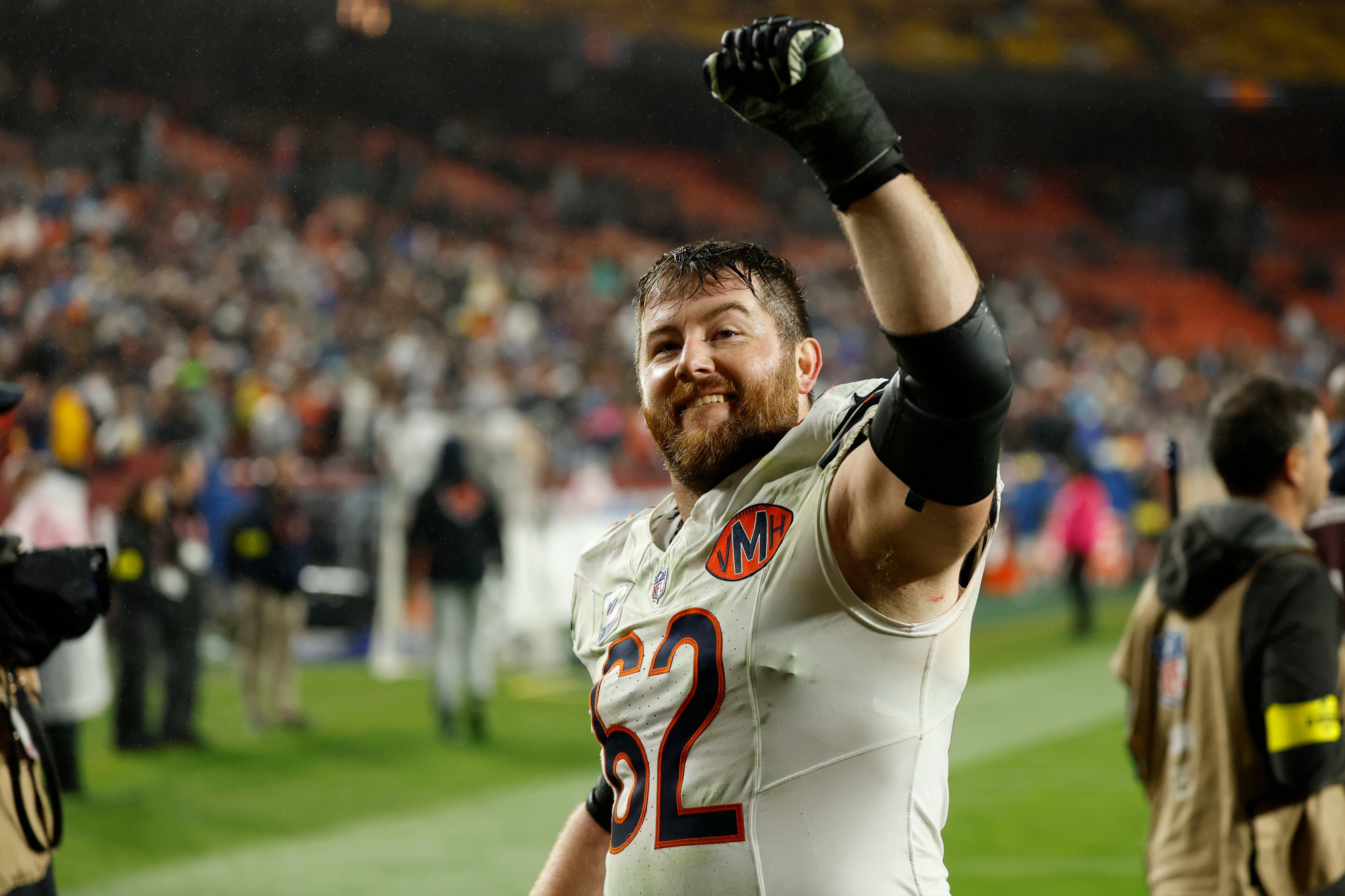Oct 13, 2025; Landover, Maryland, USA; Chicago Bears guard Joe Thuney (62) celebrates while leaving the field after the game against the Washington Commanders at Northwest Stadium.