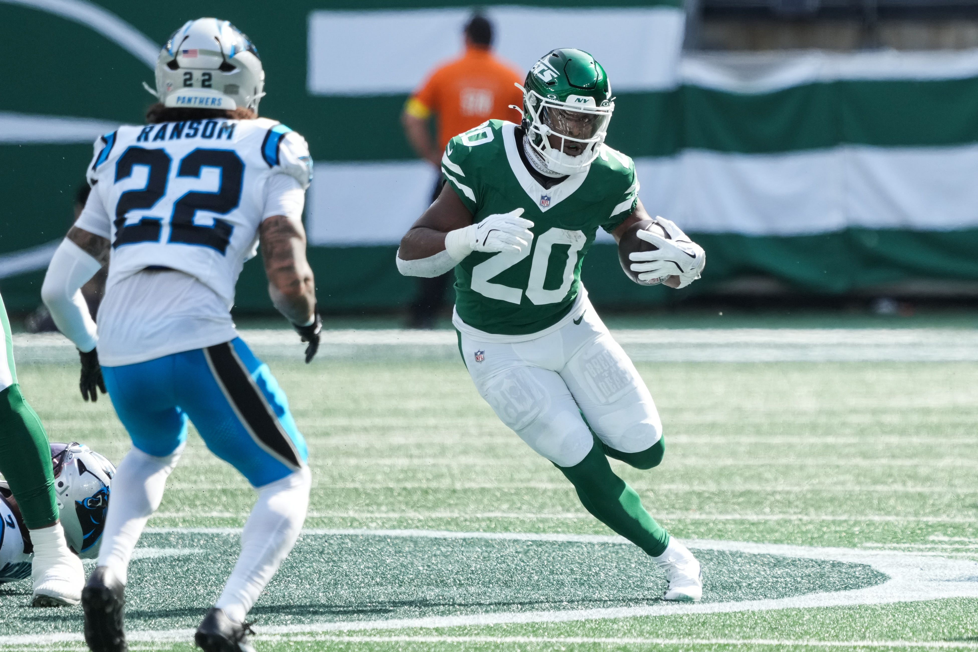 New York Jets running back Breece Hall (20) runs with the ball