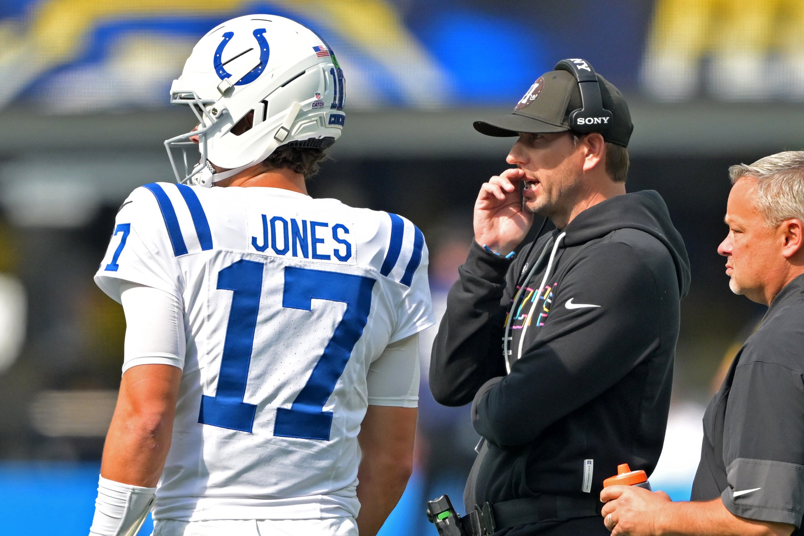 Colts head coach Shane Steichen speaking with QB Daniel Jones