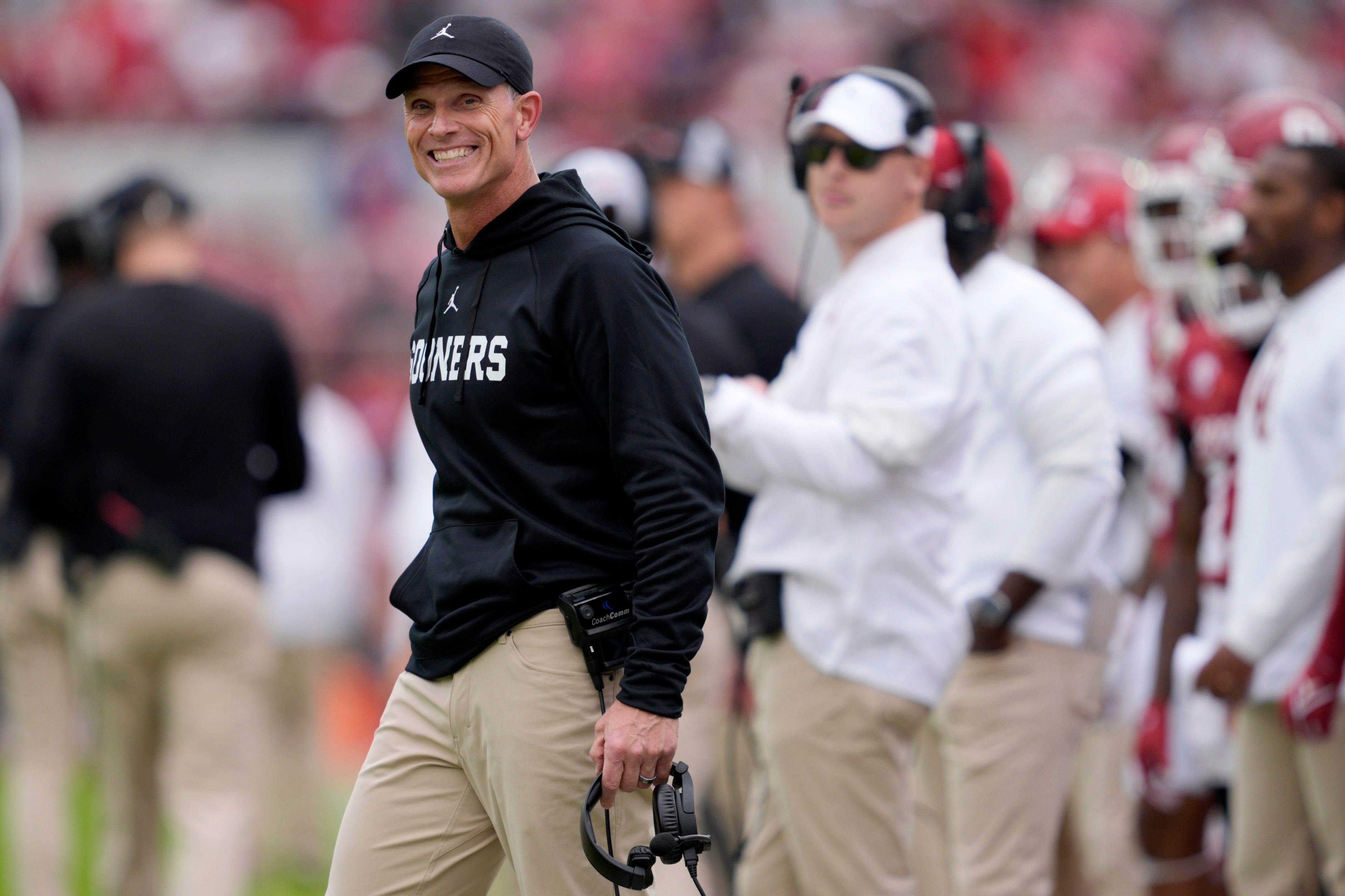 Oklahoma Sooners head coach Brent venables