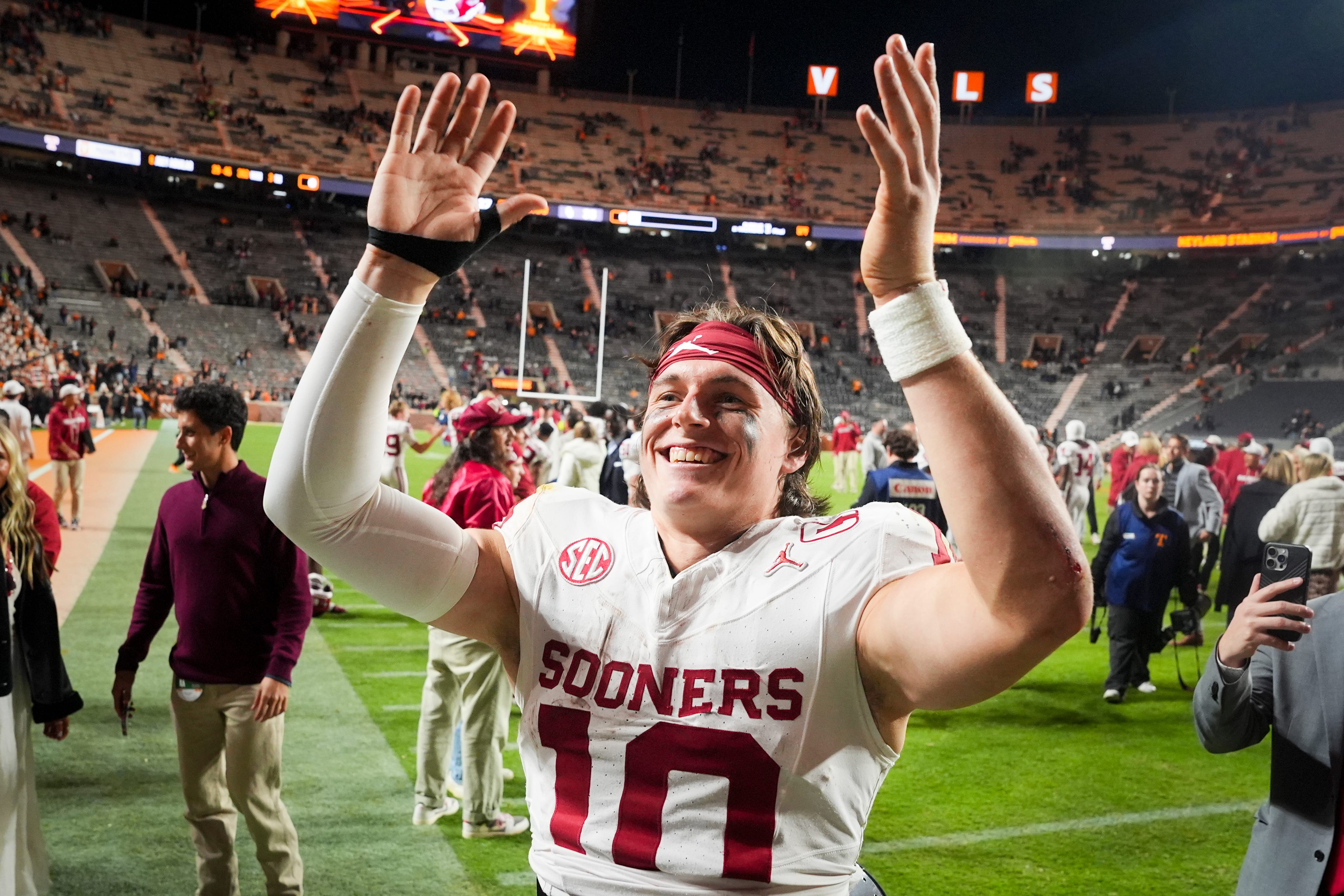 Oklahoma Sooners quarterback John Mateer