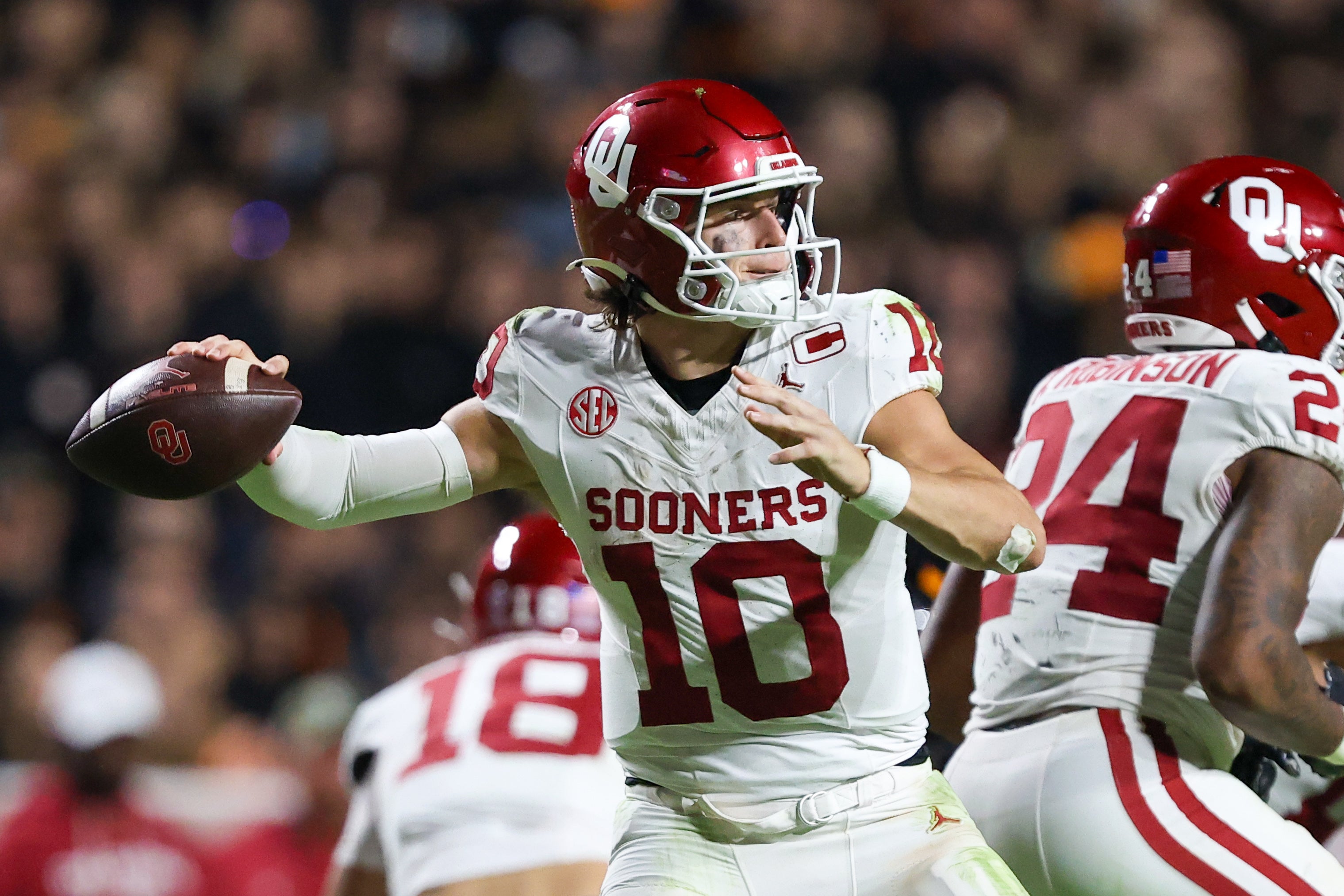 Nov 1, 2025; Knoxville, Tennessee, USA; Oklahoma Sooners quarterback John Mateer (10) passes the ball against the Tennessee Volunteers during the second half at Neyland Stadium.