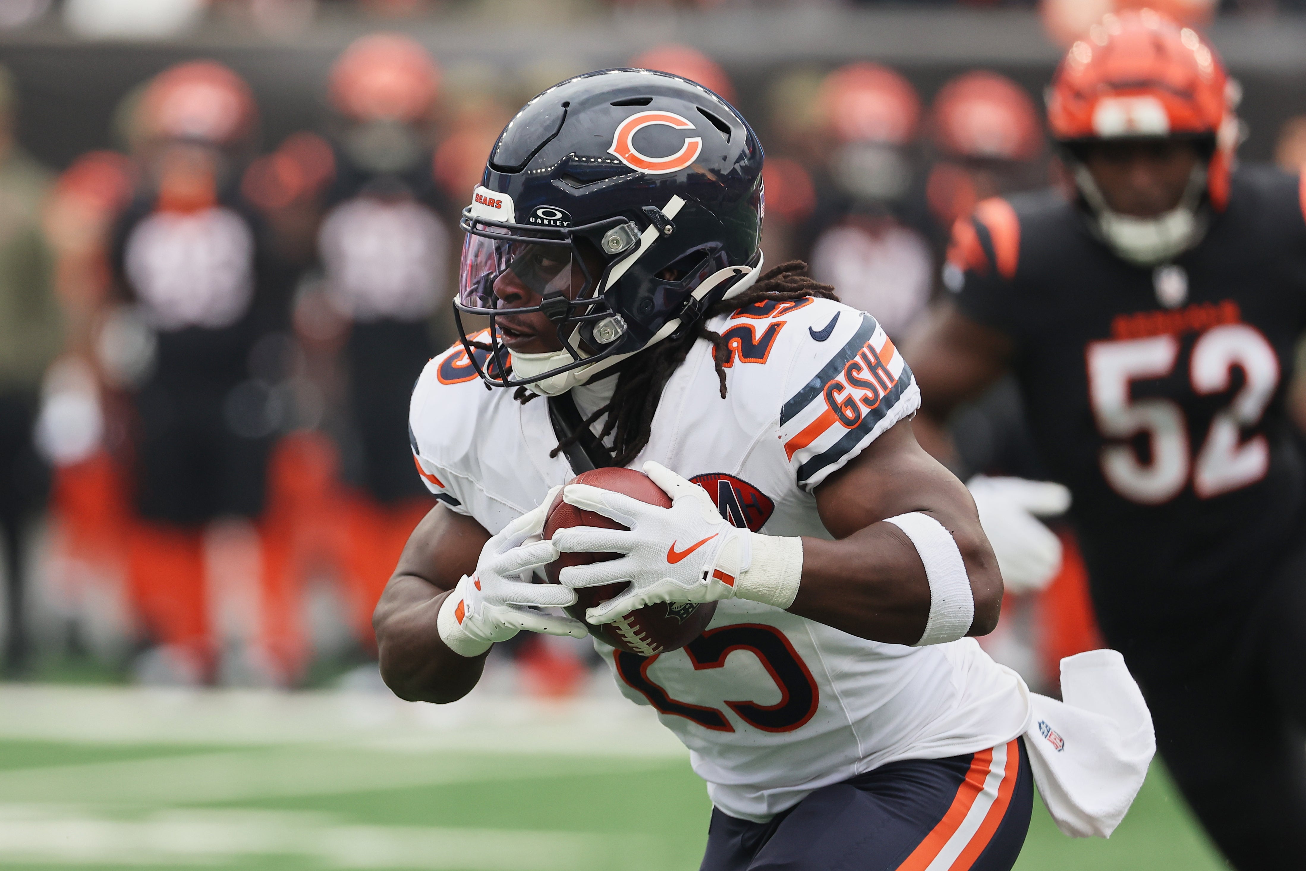 Nov 2, 2025; Cincinnati, Ohio, USA; Chicago Bears running back Kyle Monangai (25) runs with the ball against Cincinnati Bengals defensive end Cedric Johnson (52) during the first quarter at Paycor Stadium.