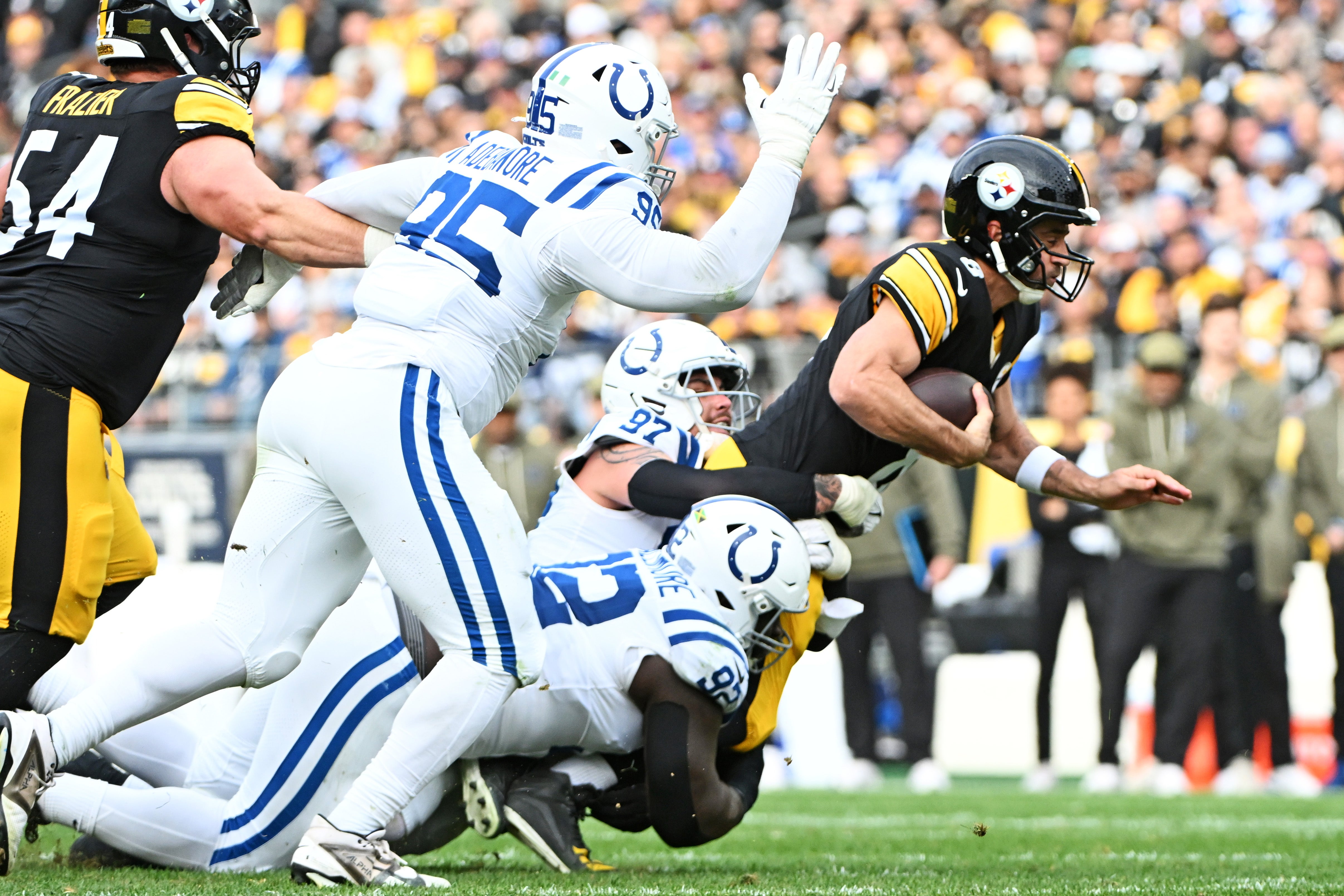 Colts edge rusher Laiatu Latu sacks Aaron Rodgers