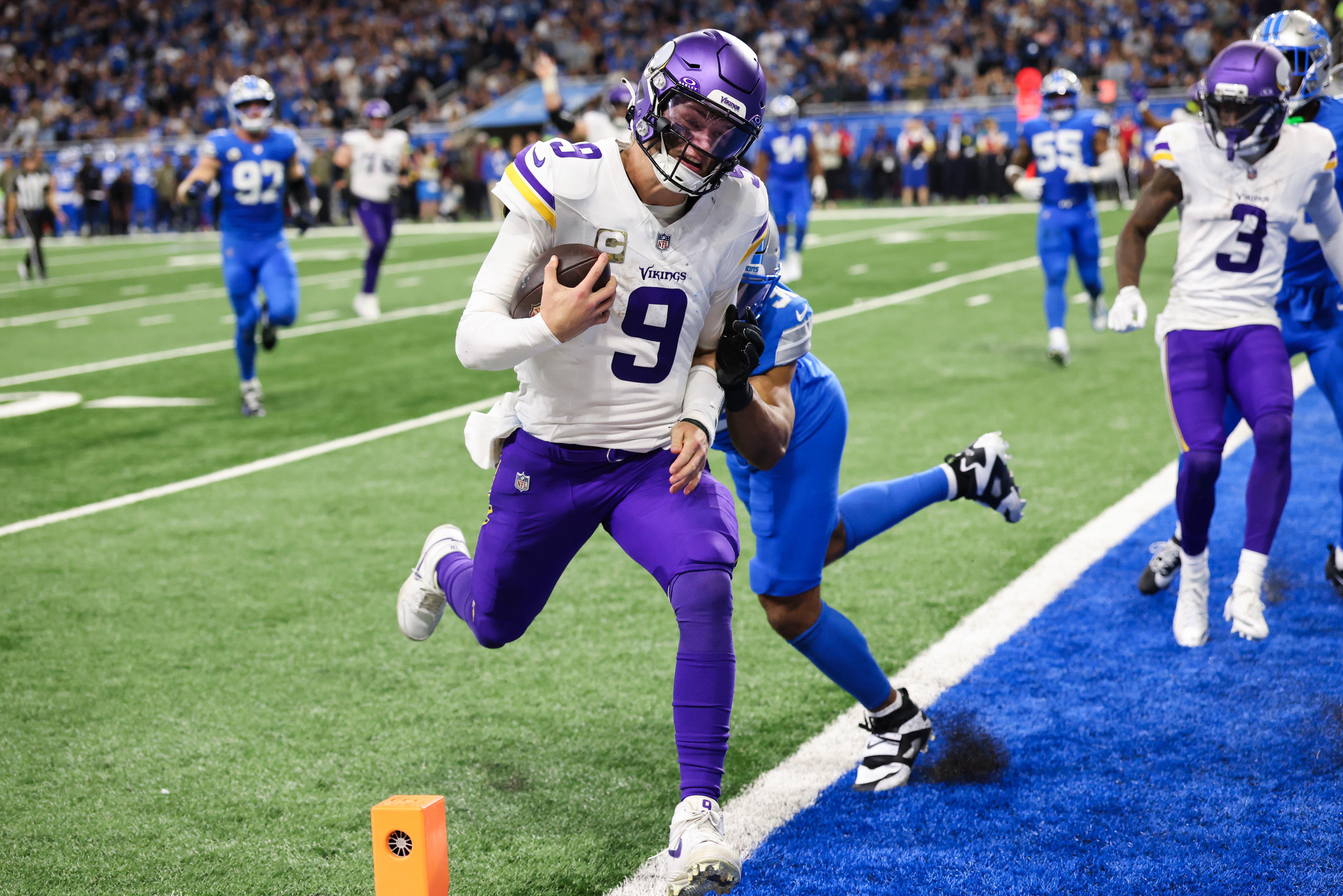 Nov 2, 2025; Detroit, Michigan, USA; Minnesota Vikings quarterback J.J. McCarthy (9) runs the ball for a touchdown in the third quarter against the Detroit Lions at Ford Field.