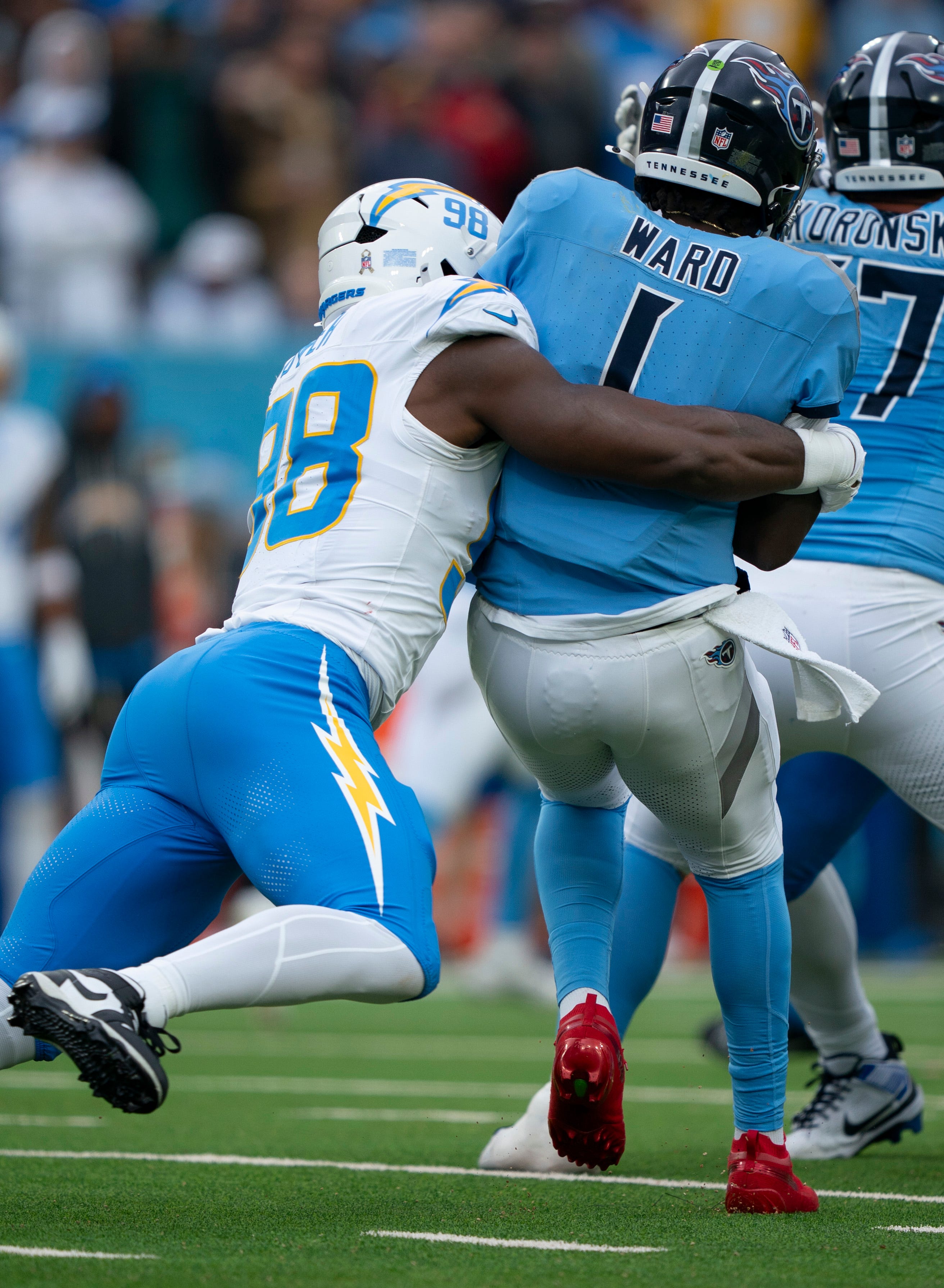 Los Angeles linebacker Odafe Oweh (98) sacks Tennessee quarterback Cam Ward (1) during the second half of their game at Nissan Stadium in Nashville, Tenn., Sunday, Nov. 2, 2025.