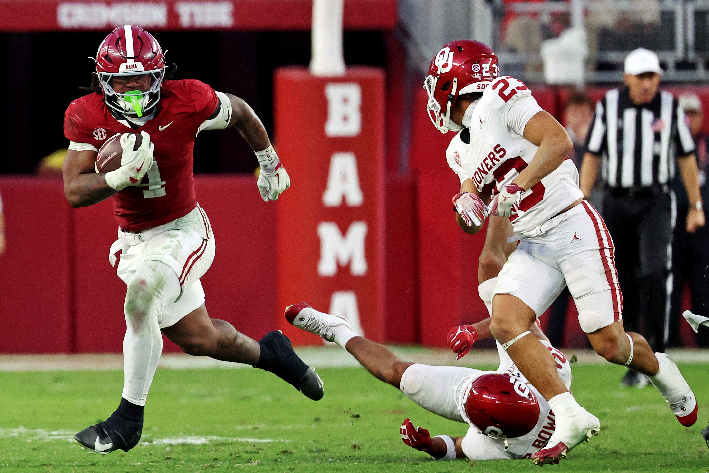 Nov 15, 2025; Tuscaloosa, Alabama, USA; Alabama Crimson Tide running back Daniel Hill (4) runs the ball against Oklahoma Sooners defensive back Eli Bowen (23) during the third quarter at Saban Field at Bryant-Denny Stadium.