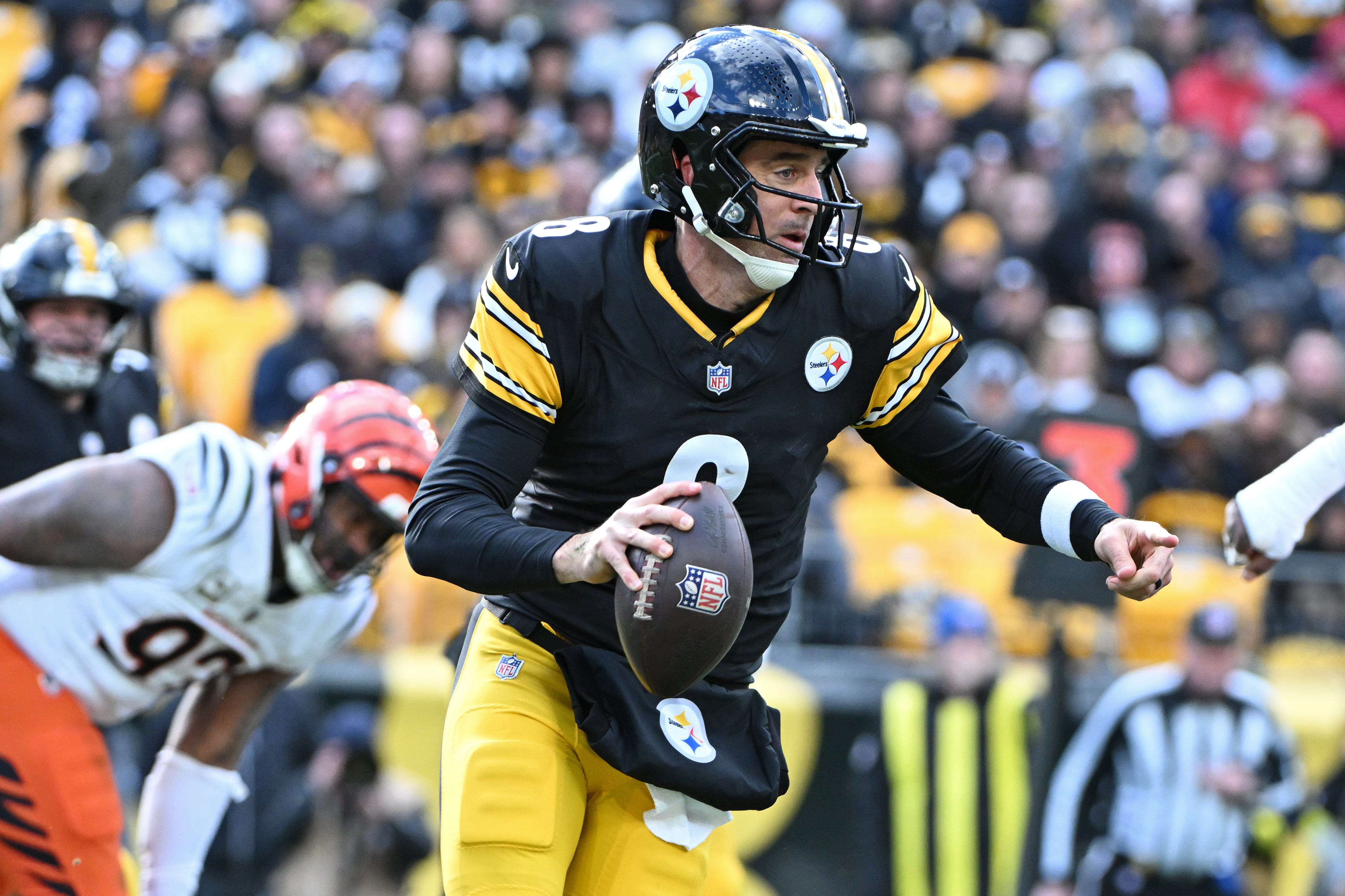 Nov 16, 2025; Pittsburgh, Pennsylvania, USA; Pittsburgh Steelers quarterback Aaron Rodgers (8) runs with the ball against the Cincinnati Bengals during the first half at Acrisure Stadium.
