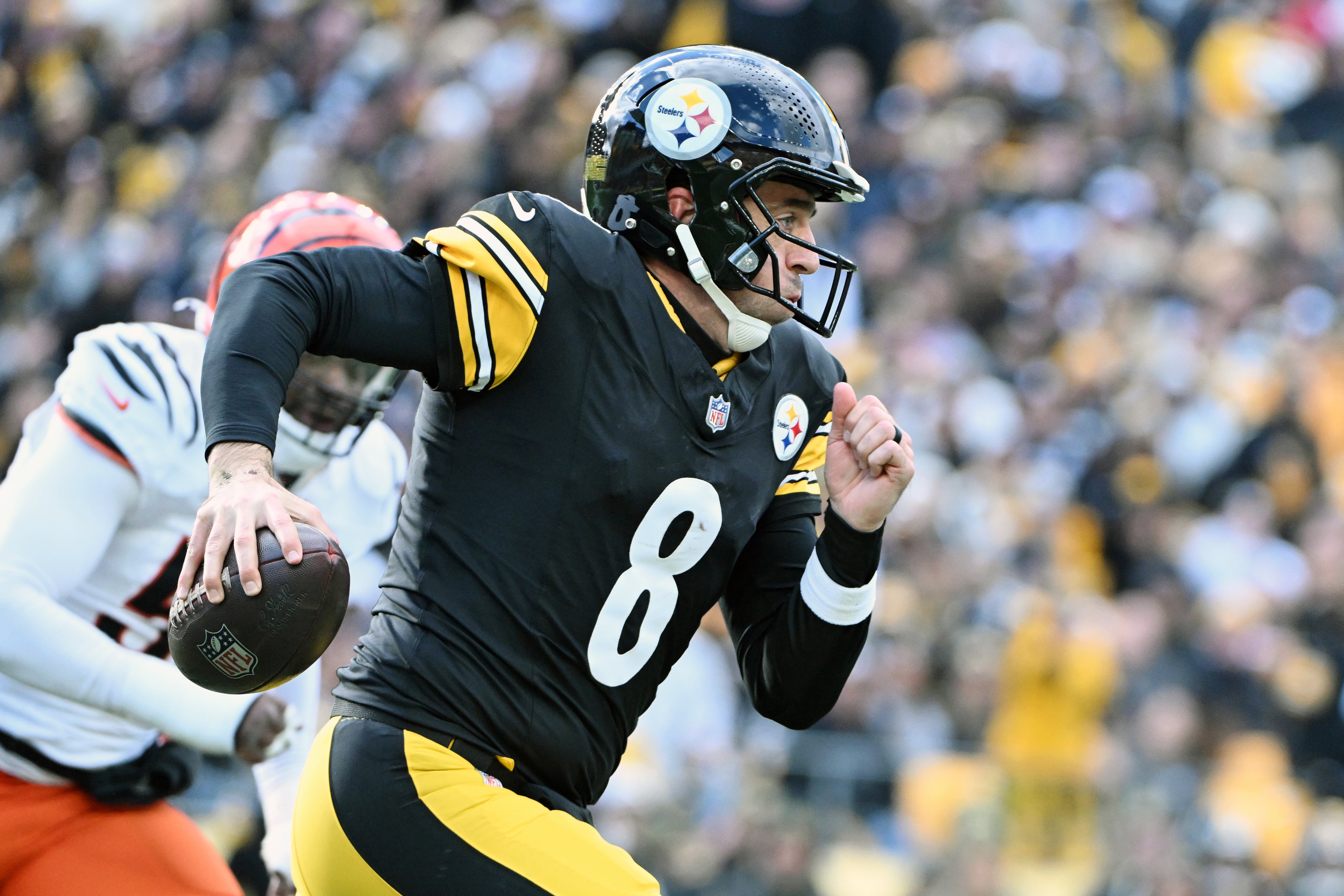 Nov 16, 2025; Pittsburgh, Pennsylvania, USA; Pittsburgh Steelers quarterback Aaron Rodgers (8) runs with the ball against the Cincinnati Bengals during the first half at Acrisure Stadium.