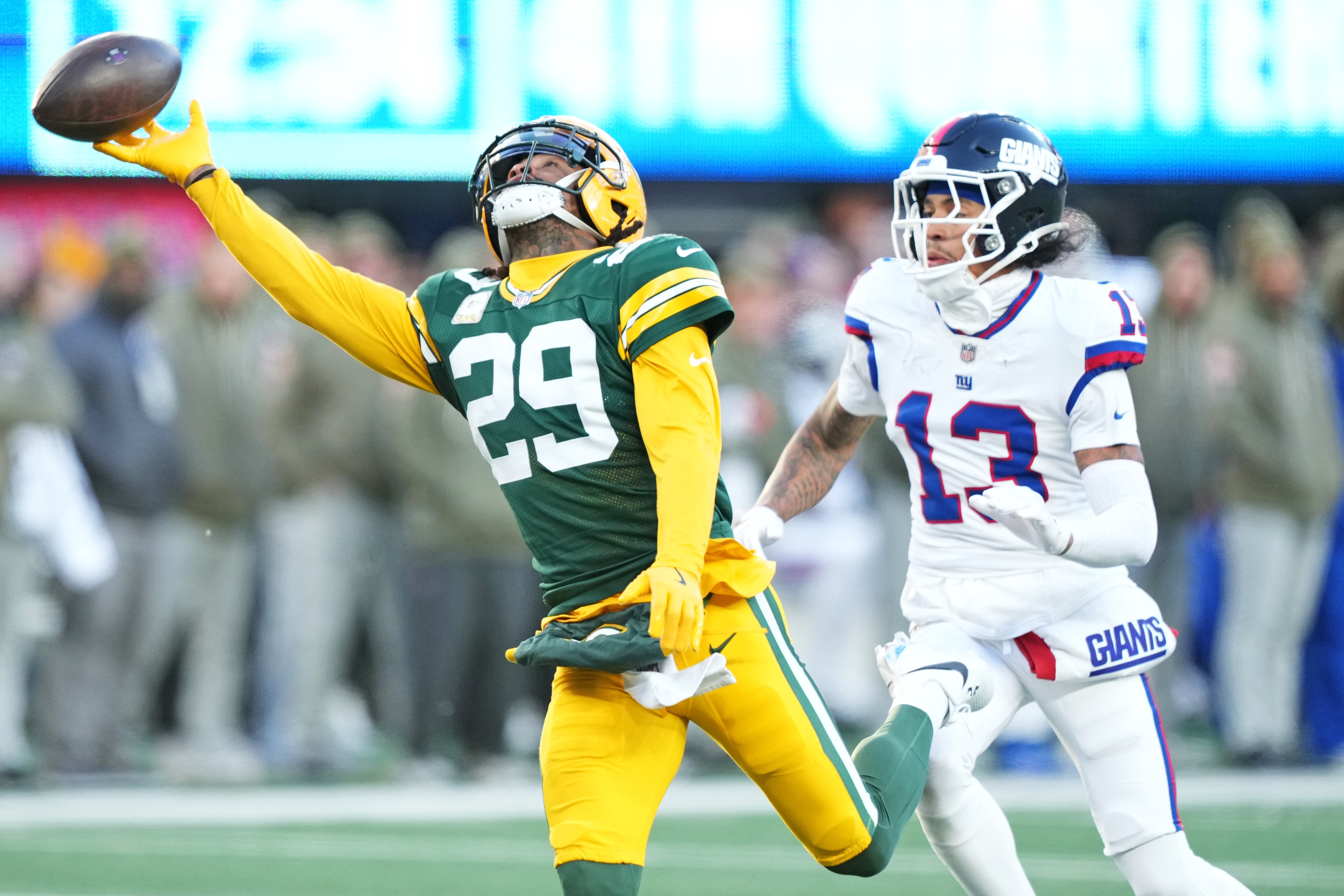 Nov 16, 2025; East Rutherford, New Jersey, USA; Green Bay Packers safety Xavier McKinney (29) misses an interception on pass intended for New York Giants wide receiver Jalin Hyatt (13) during the fourth quarter at MetLife Stadium.