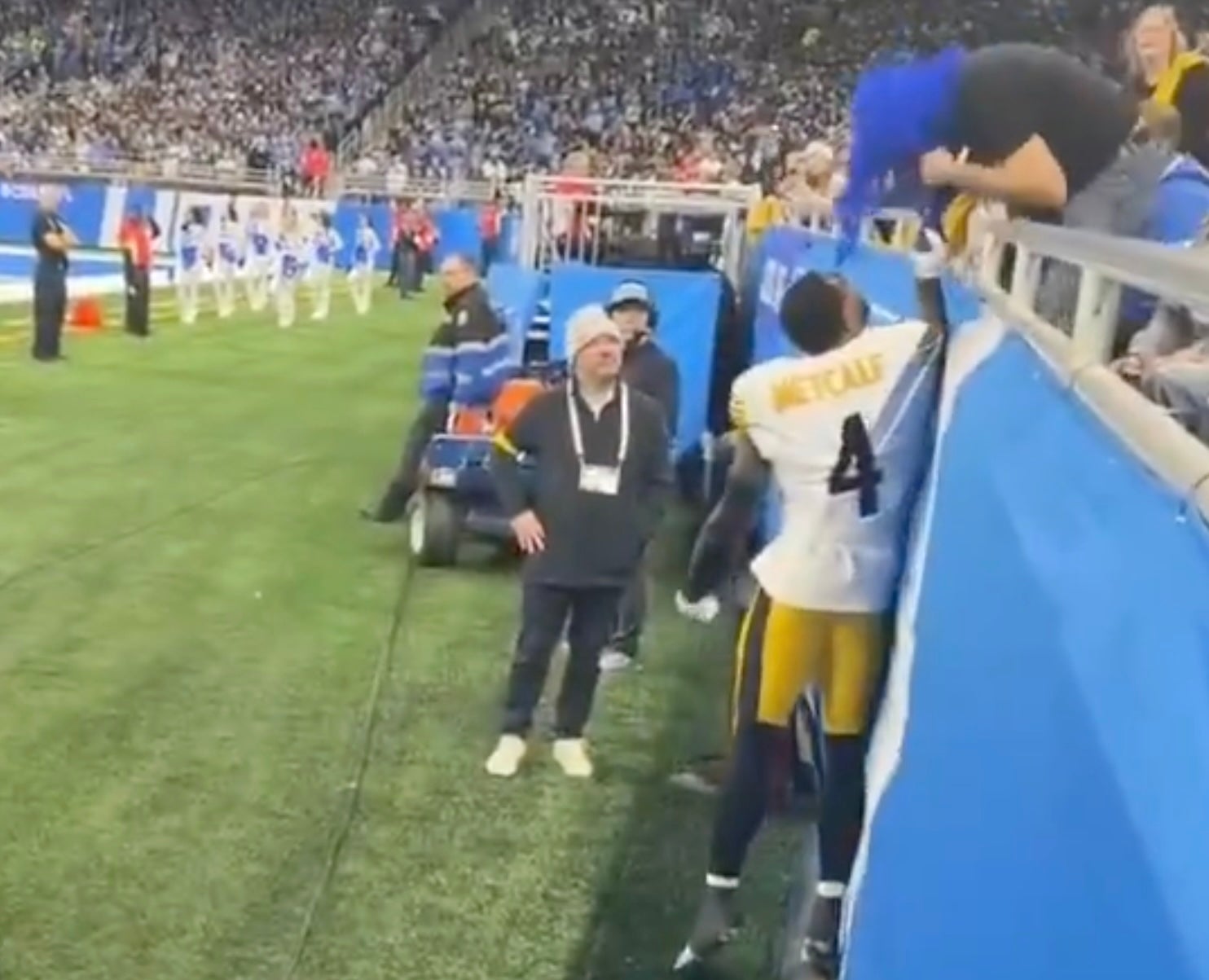 Pittsburgh Steelers WR DK Metcalf gets into altercation with Lions fan during 29-24 win, 12/21/2025.