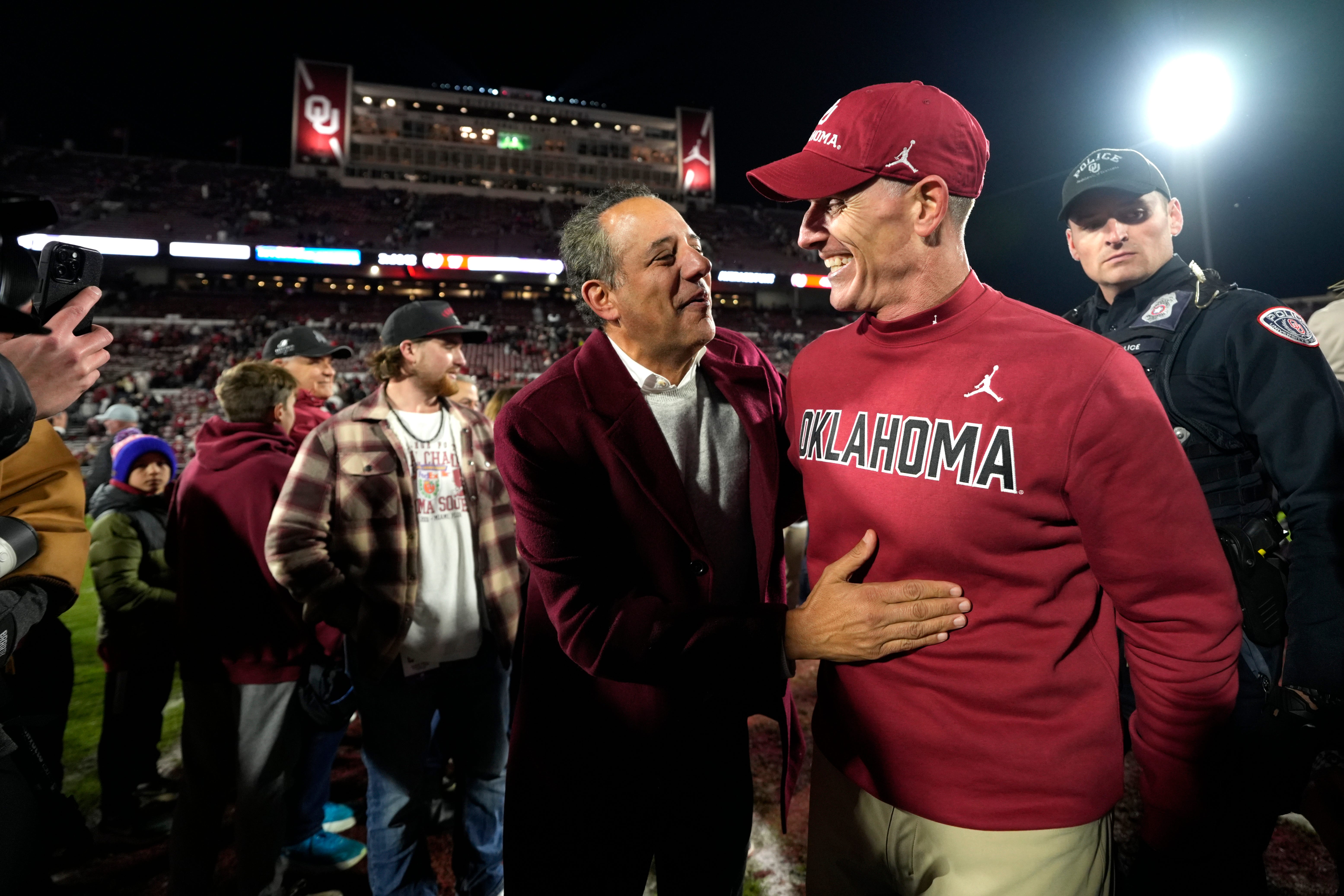 Oklahoma Sooners head coach Brent Venables