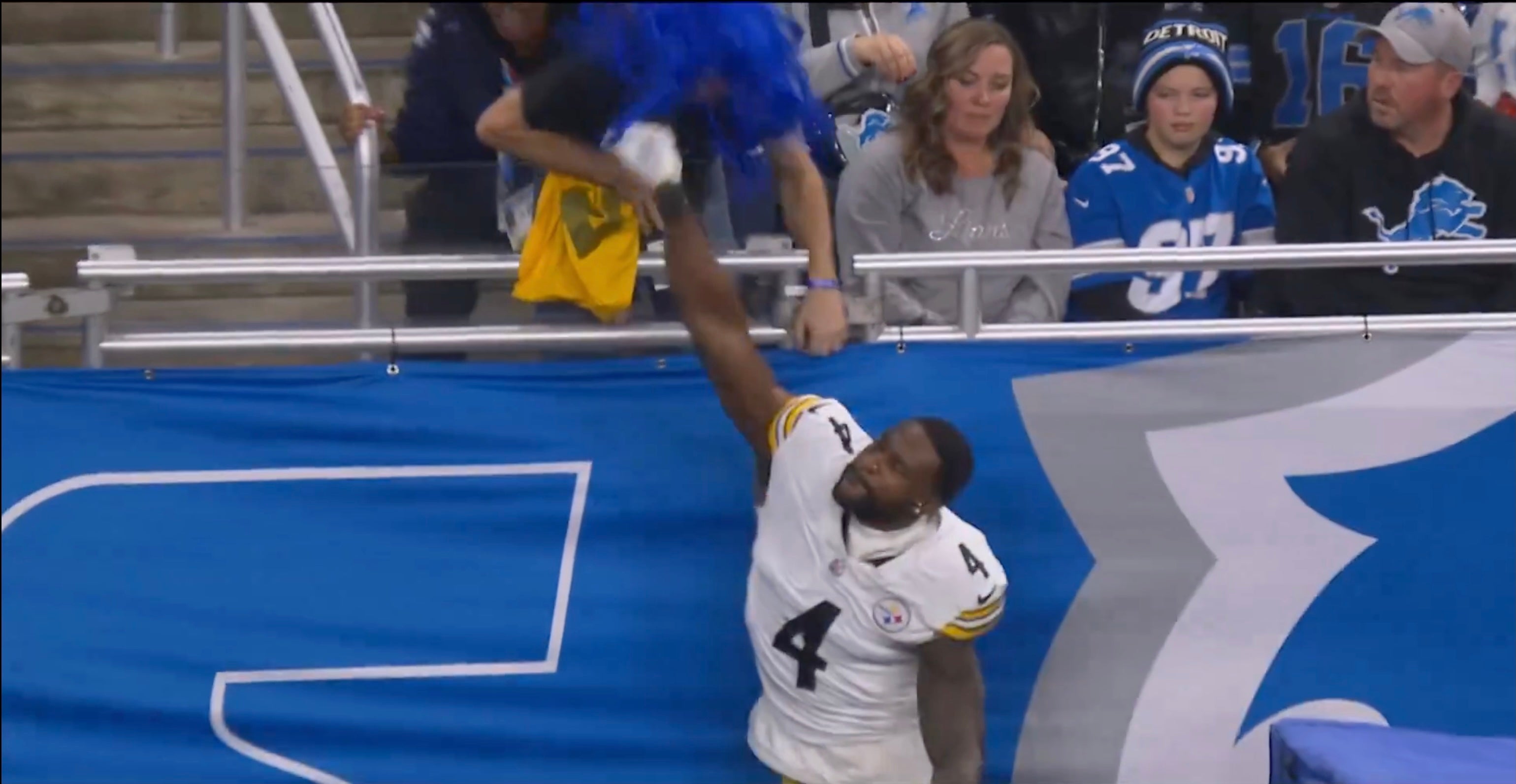 Pittsburgh Steelers WR DK Metcalf throws a punch at Detriot Lions fan during Week 16 of 2025 NFL season, 12/21/2025.
