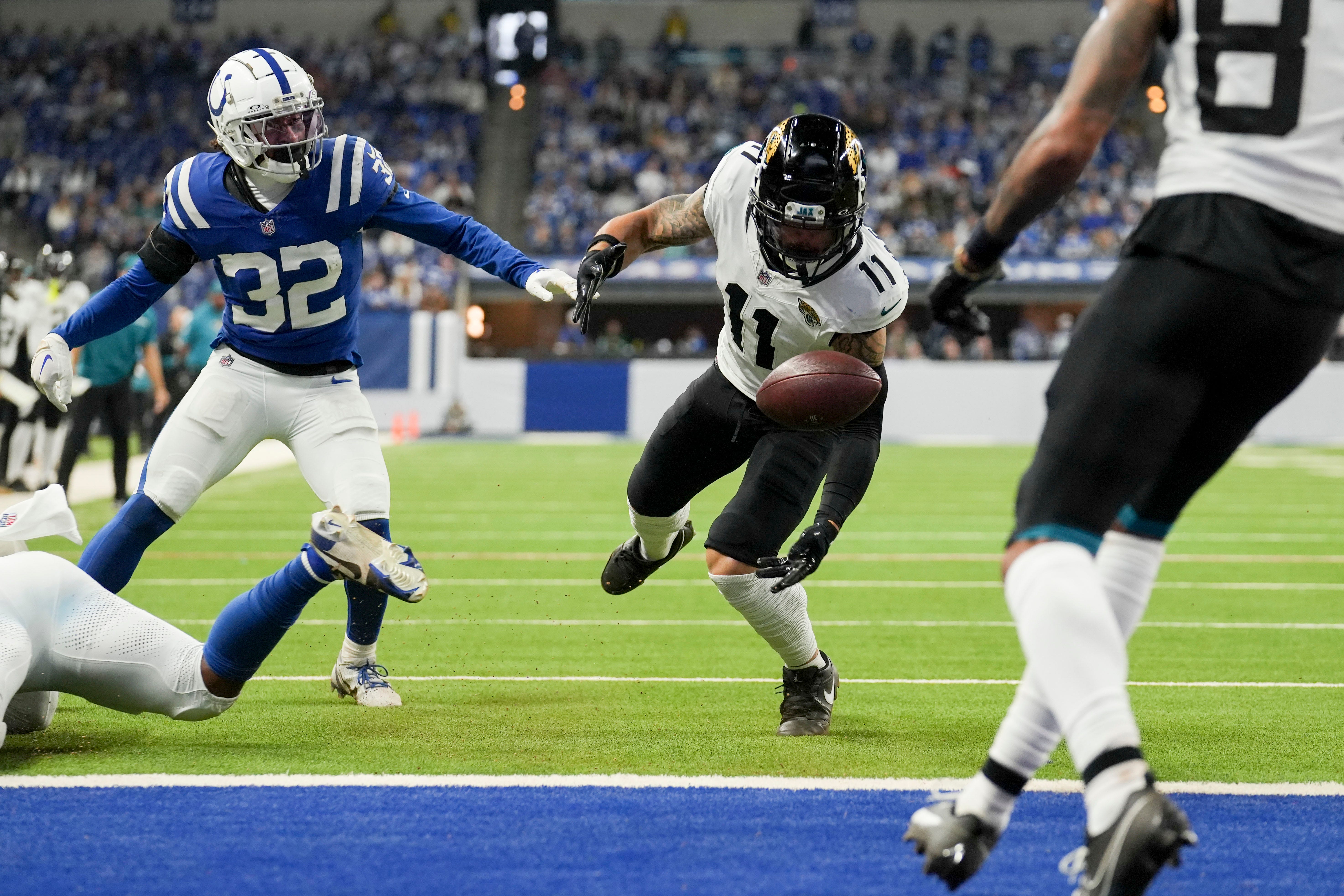 Jaguars WR Parker Washington tries to score against the Colts