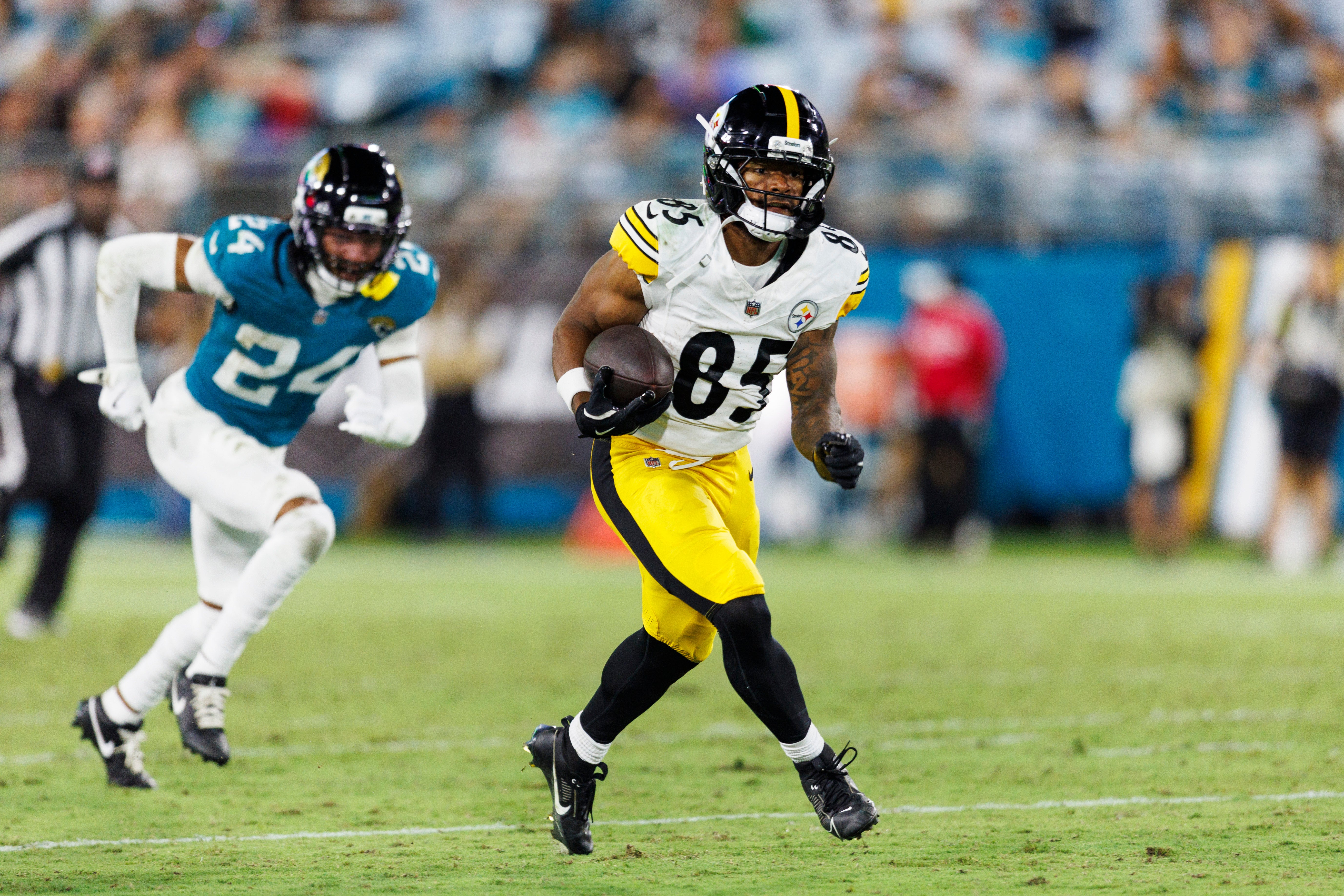 Aug 9, 2025; Jacksonville, Florida, USA; Pittsburgh Steelers wide receiver Ke'Shawn Williams (85) runs the ball against the Jacksonville Jaguars during the third quarter at EverBank Stadium.