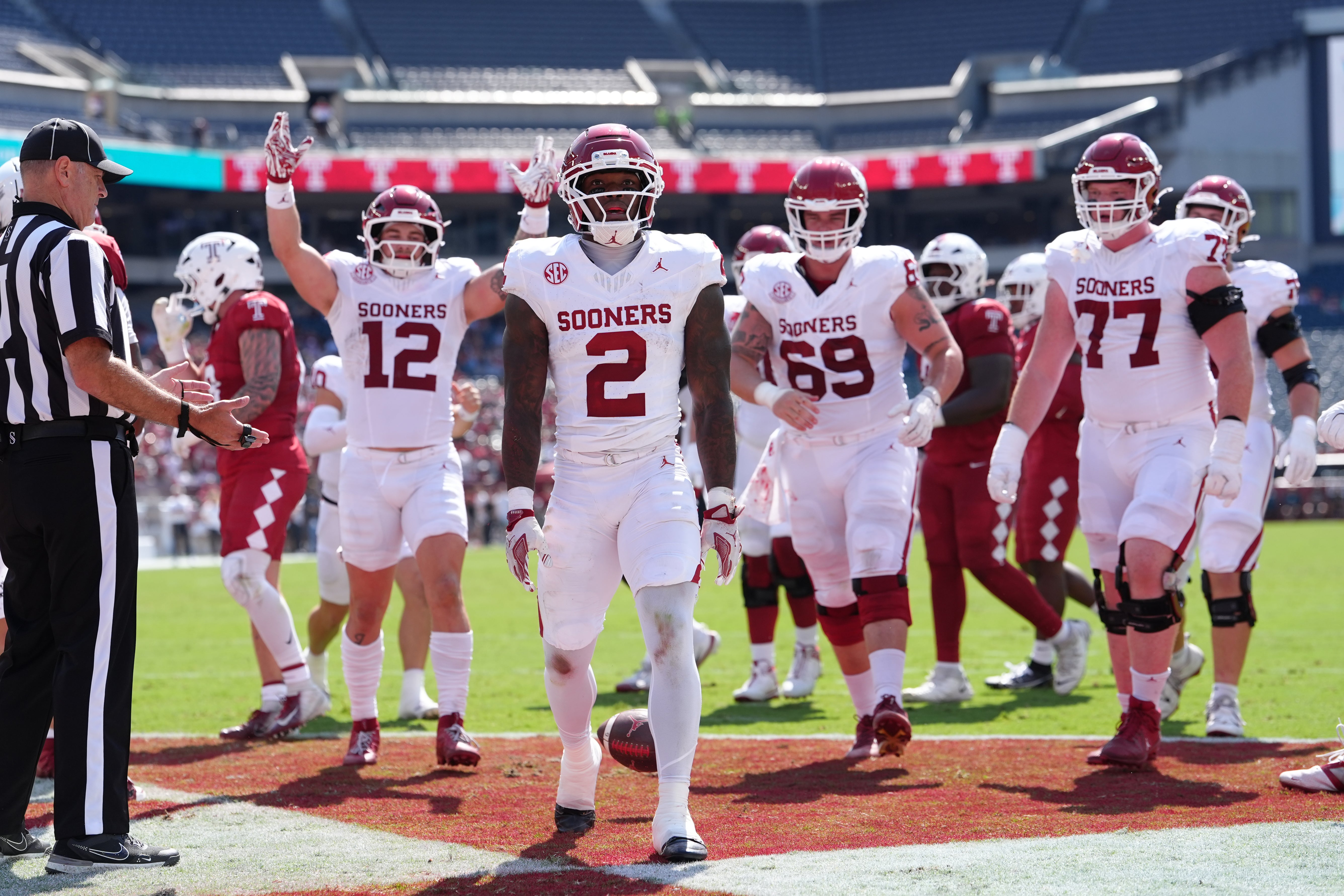 Oklahoma Sooners running back Jovantae Barnes transfer portal