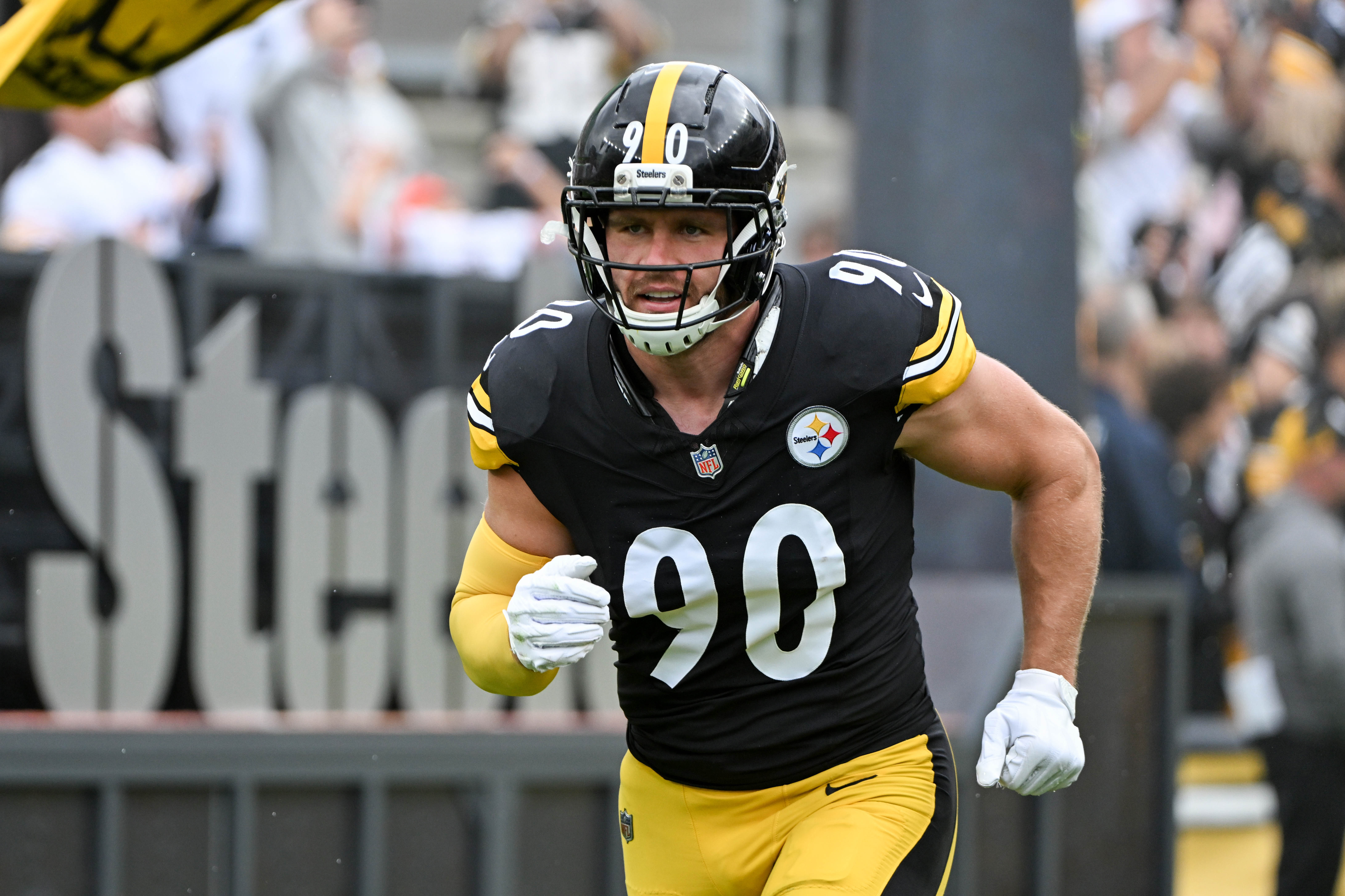 Oct 12, 2025; Pittsburgh, Pennsylvania, USA; Pittsburgh Steelers outside linebacker T.J. Watt (90) takes the field for a game against the Cleveland Browns at Acrisure Stadium.