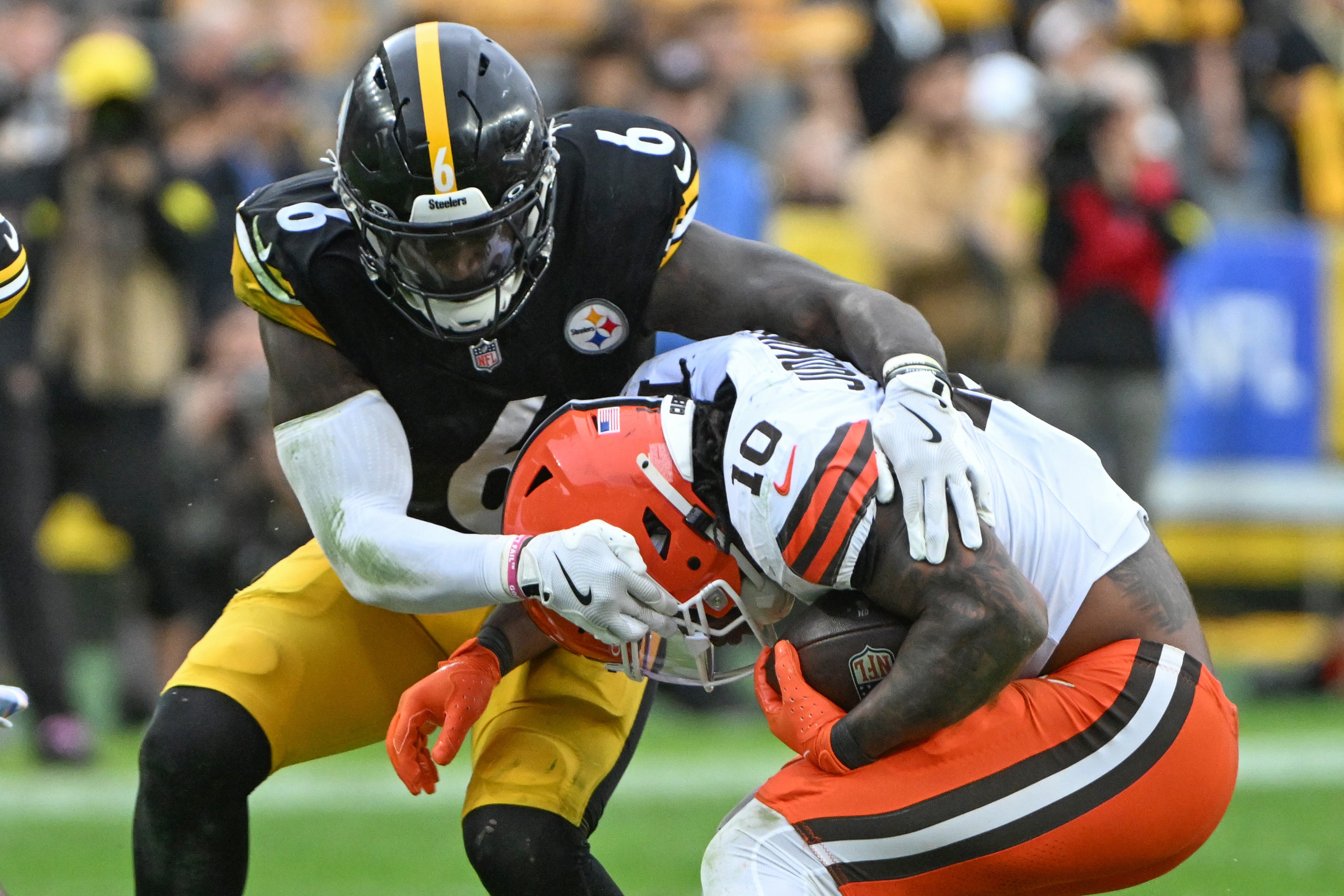 Oct 12, 2025; Pittsburgh, Pennsylvania, USA; Pittsburgh Steelers linebacker Patrick Queen (6) tackles Cleveland Browns running back Quinshon Judkins during the fourth quarter at Acrisure Stadium.