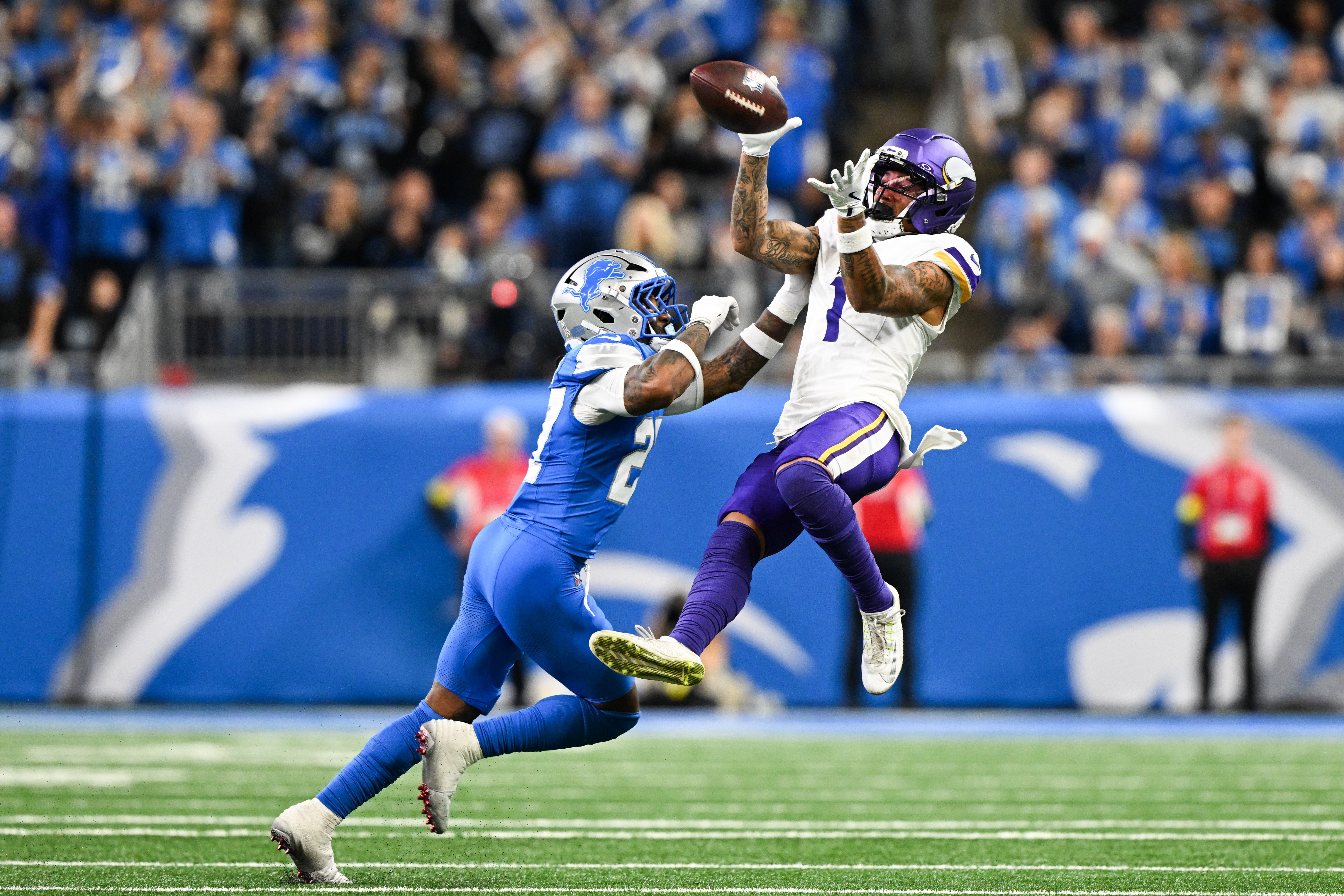 Nov 2, 2025; Detroit, Michigan, USA; Minnesota Vikings wide receiver Jalen Nailor (1) catches a first down pass in the fourth quarter against the Detroit Lions at Ford Field.