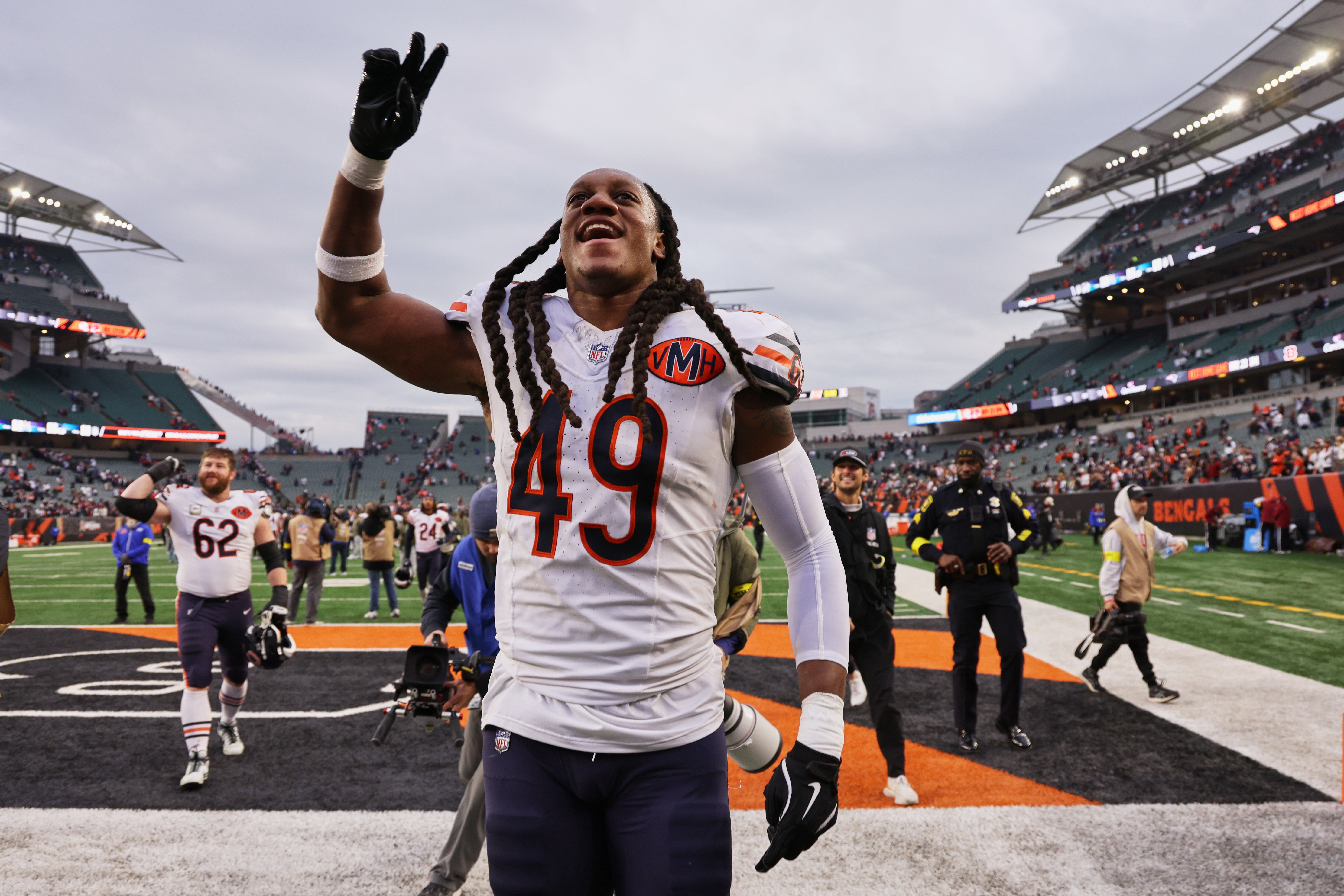 Nov 2, 2025; Cincinnati, Ohio, USA; Chicago Bears linebacker Tremaine Edmunds (49) acknowledges the crowd after defeating the Chicago Bears in the fourth quarter at Paycor Stadium.