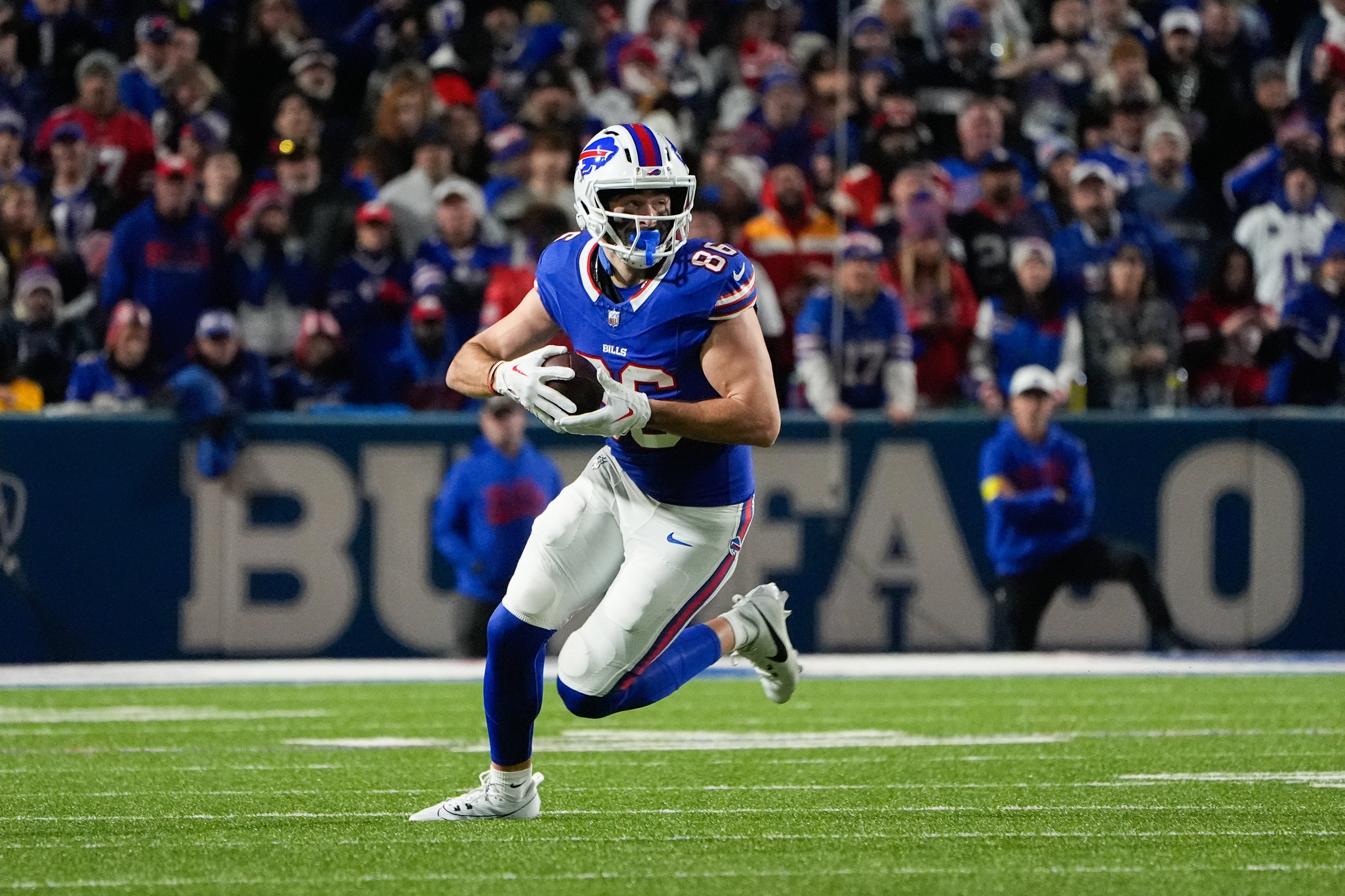 Nov 2, 2025; Orchard Park, New York, USA; Buffalo Bills tight end Dalton Kincaid (86) runs with the ball in the second half against the Kansas City Chiefs at Highmark Stadium.
